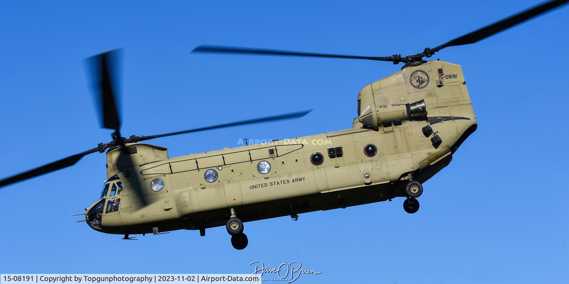 15-08191, 2016 Boeing CH-47F C/N m8191, Chinook Departing