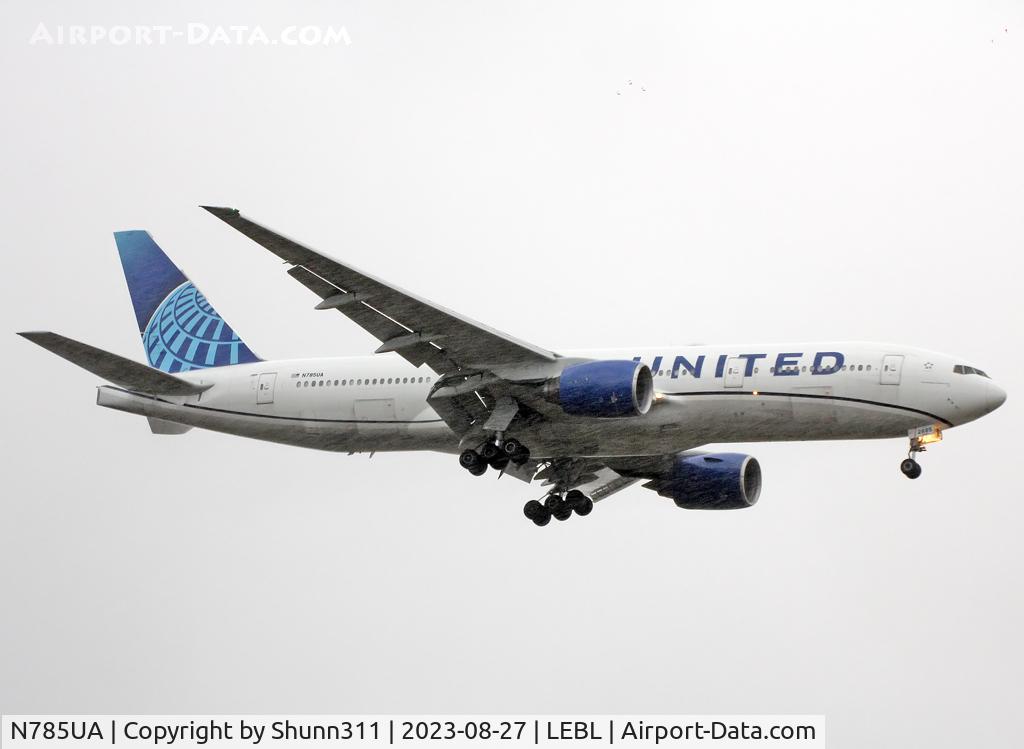 N785UA, 1997 Boeing 777-222 C/N 26954, Landing rwy 06L