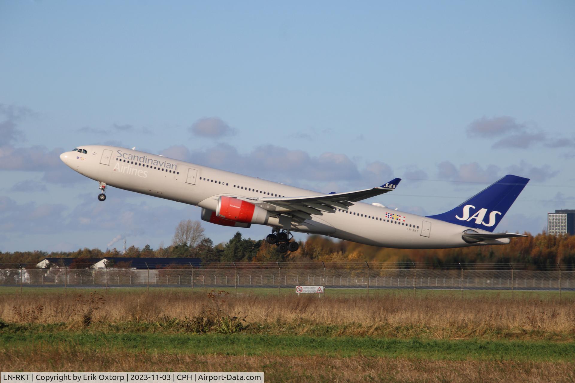 LN-RKT, 2016 Airbus A330-343E C/N 1697, LN-RKT taking off rw 22L