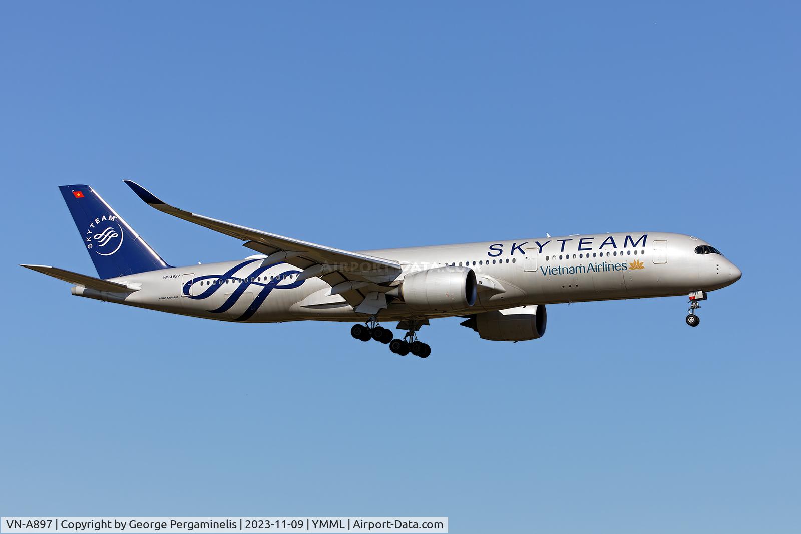 VN-A897, 2018 Airbus A350-941 C/N 197, Short final 34.