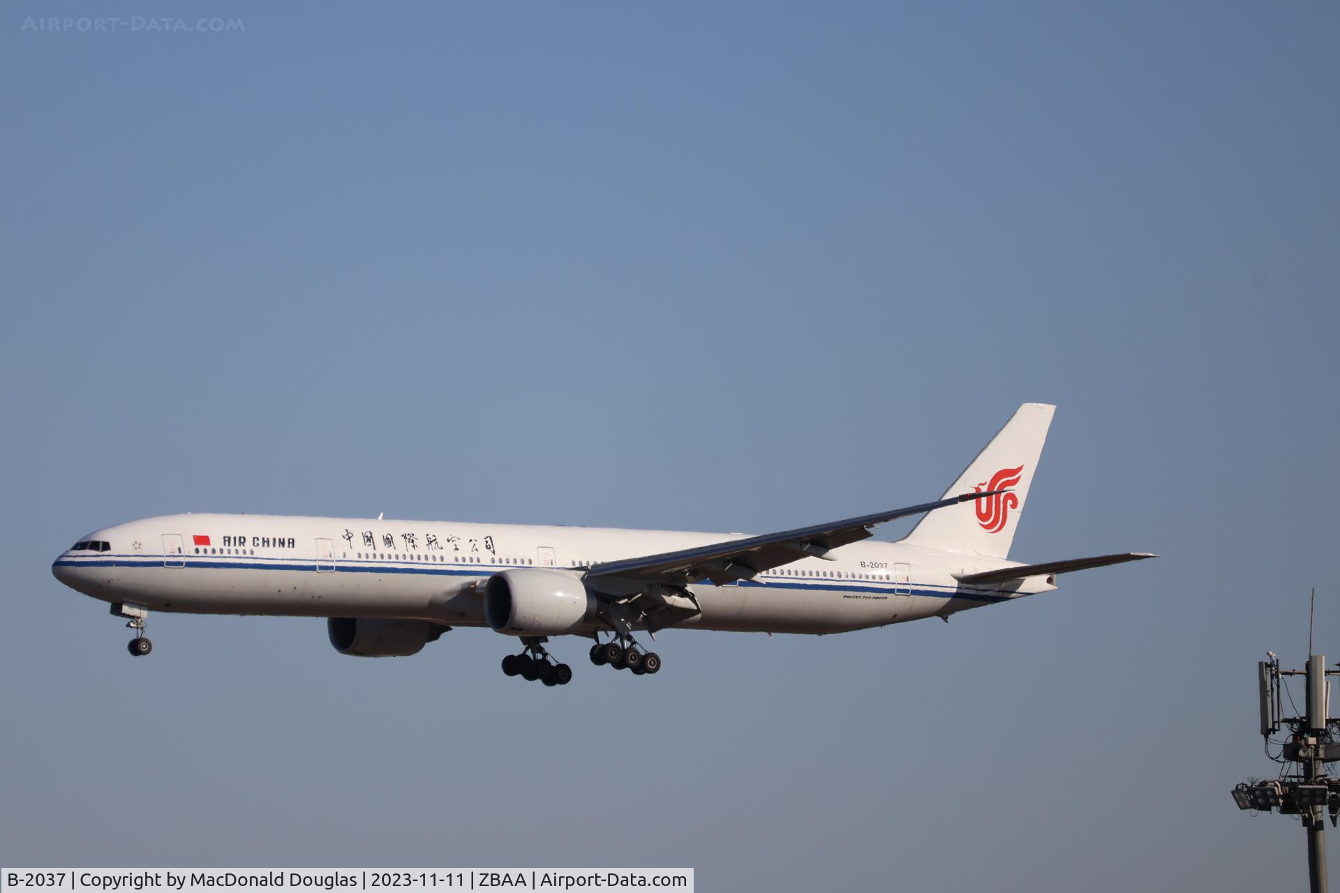 B-2037, 2013 Boeing 777-39L/ER C/N 38677, PEK/ZBAA