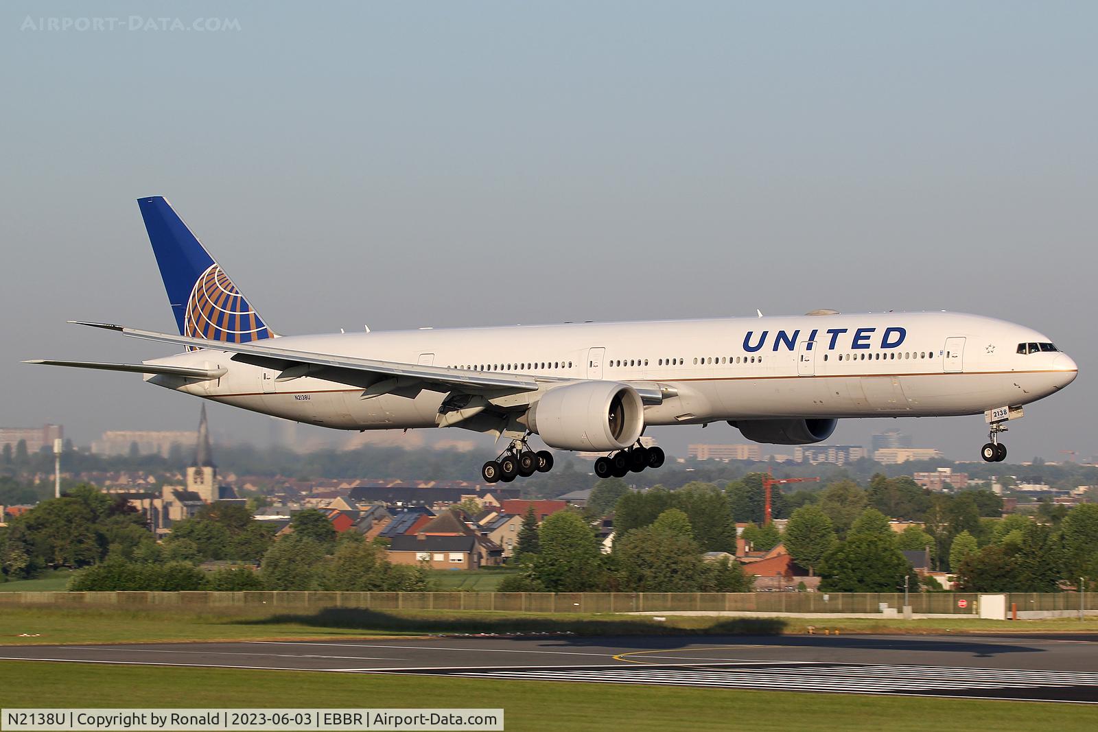 N2138U, 2017 Boeing 777-300/ER C/N 62649, at bru