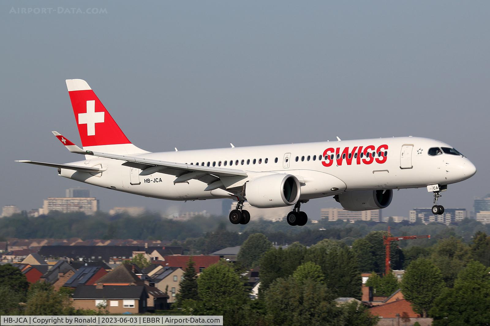 HB-JCA, 2017 Bombardier CSeries CS300 (BD-500-1A11) C/N 55010, at bru