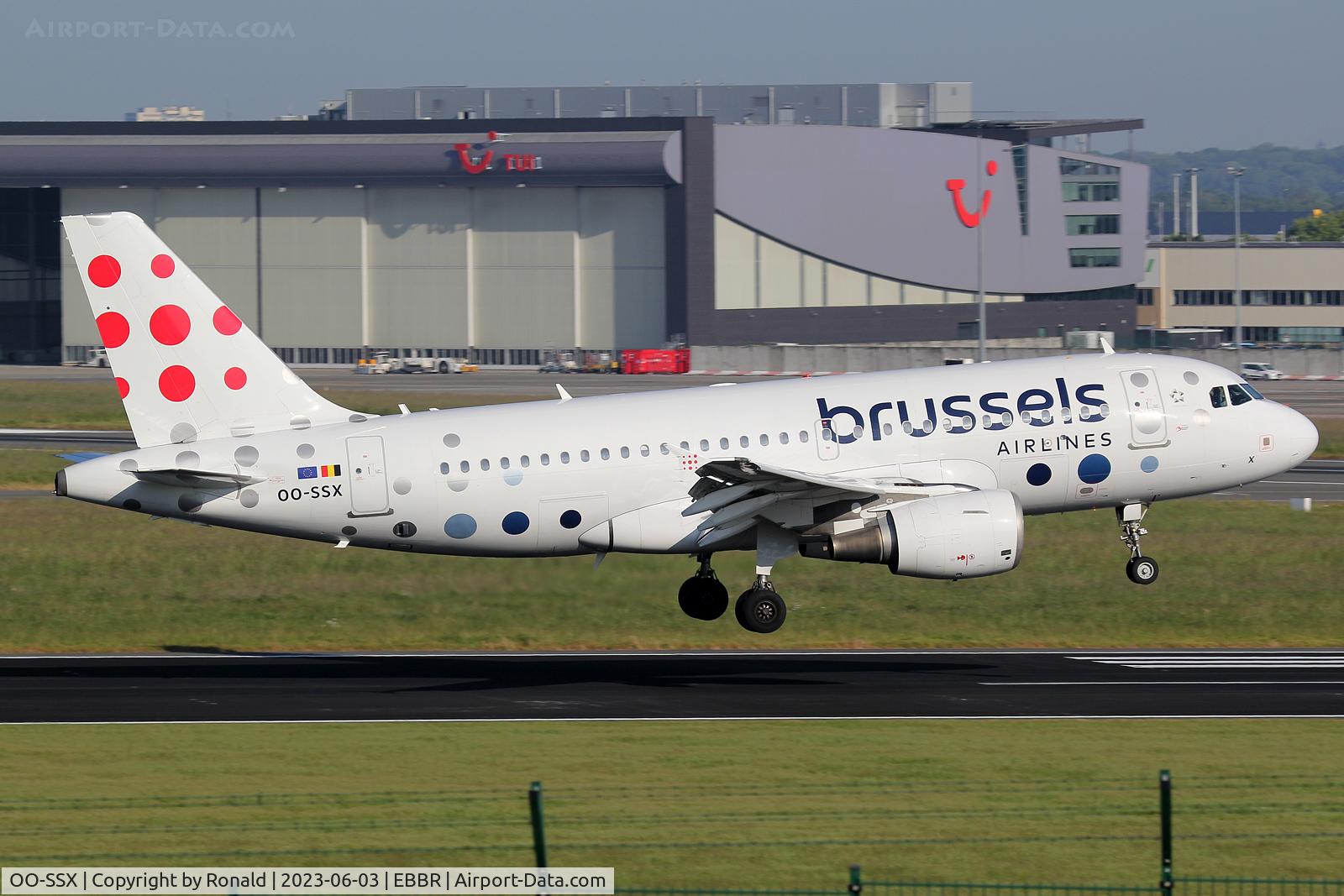 OO-SSX, 2004 Airbus A319-111 C/N 2260, at bru