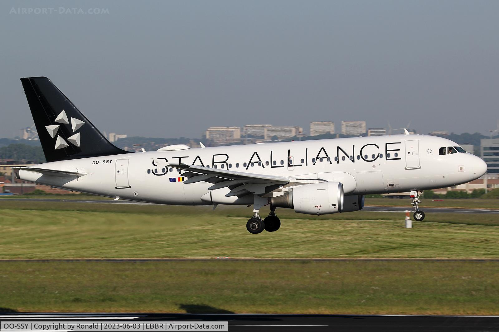 OO-SSY, 2005 Airbus A319-112 C/N 2494, at bru