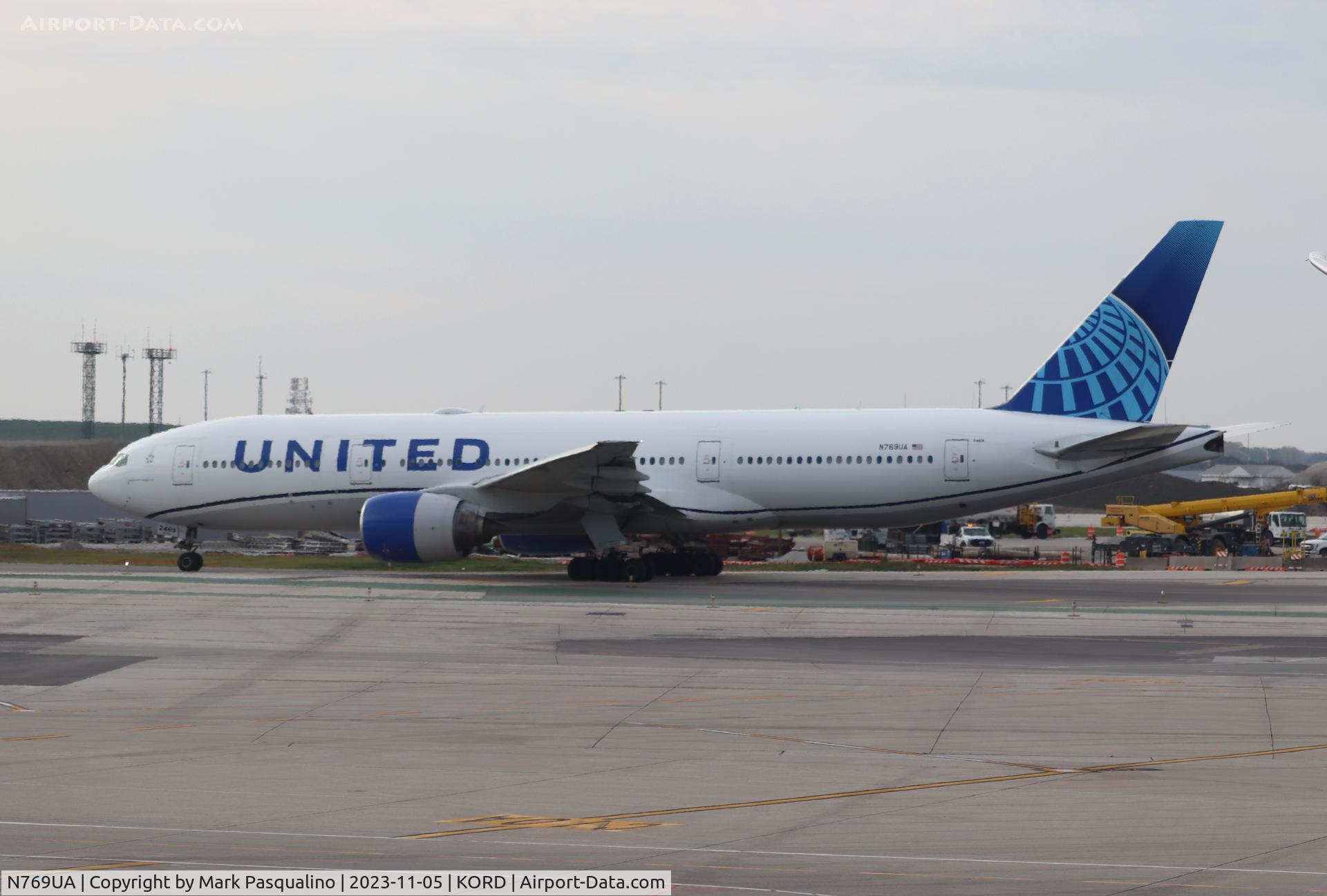 N769UA, 1995 Boeing 777-222 C/N 26921, Boeing 777-222