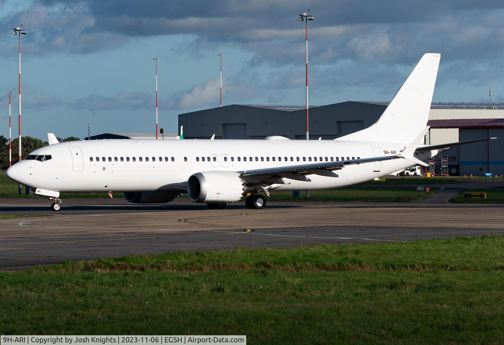 9H-ARI, 2017 Boeing 737-8 MAX C/N 42826, Departing After Respray.