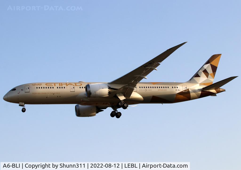 A6-BLI, 2016 Boeing 787-9 Dreamliner Dreamliner C/N 39655, Landing rwy 24L