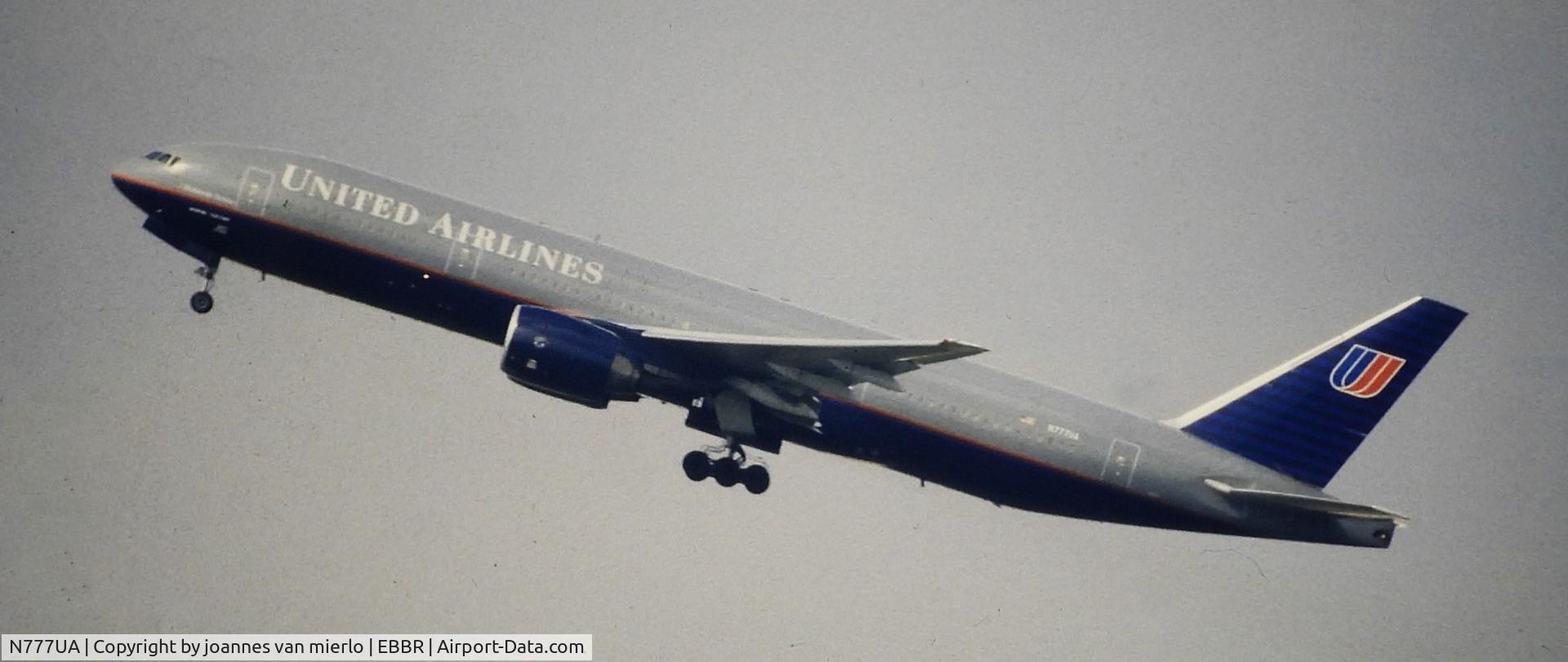 N777UA, 1995 Boeing 777-222 C/N 26916, Slide scan