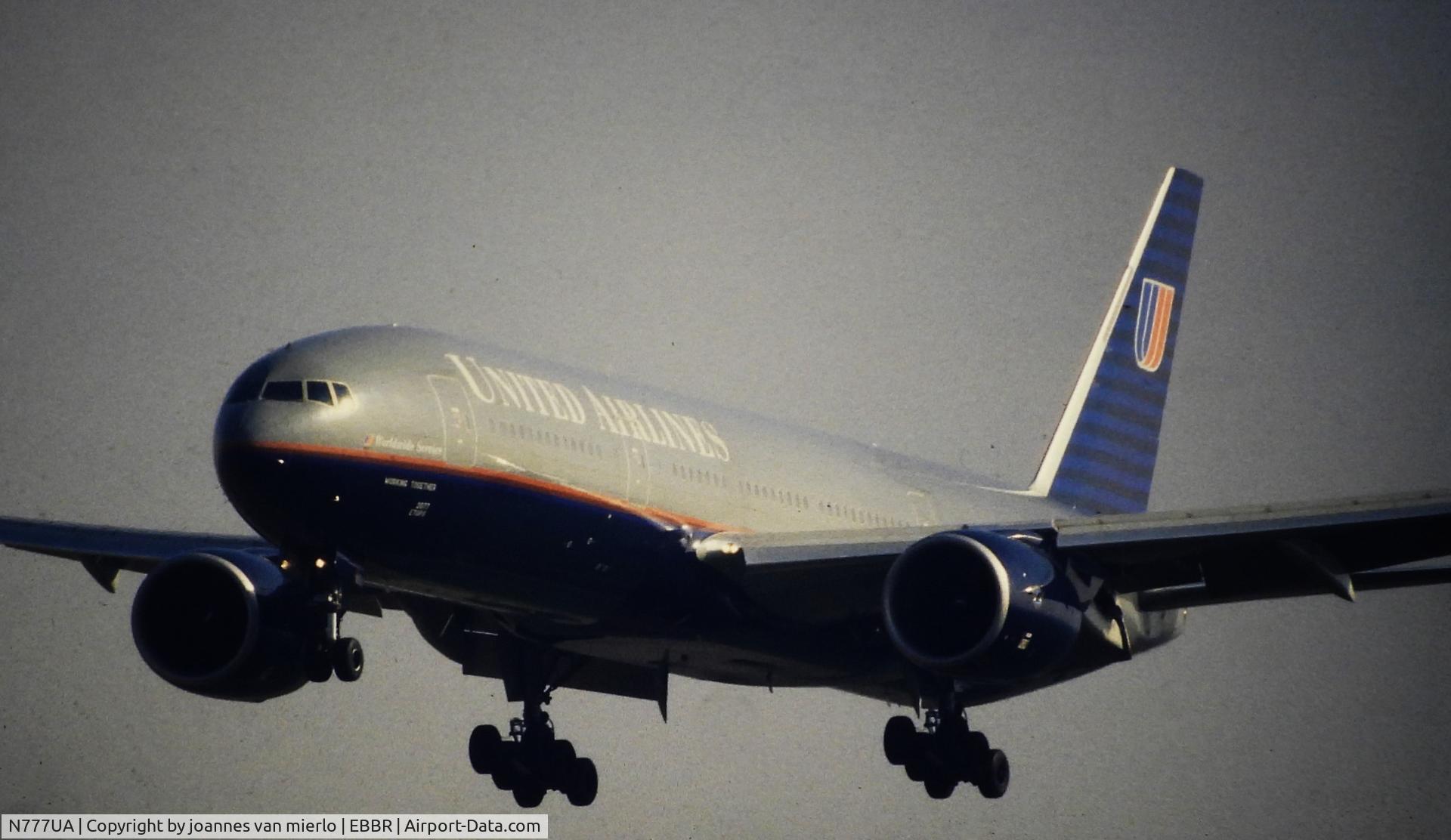 N777UA, 1995 Boeing 777-222 C/N 26916, Slide scan