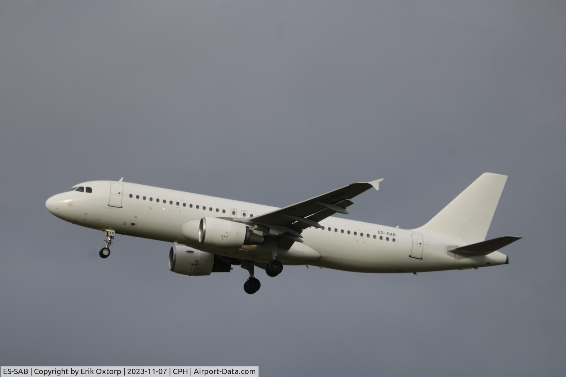ES-SAB, 2008 Airbus A320-214 C/N 3644, ES-SAB landing rw 22L. Operating on behalf of SAS.
