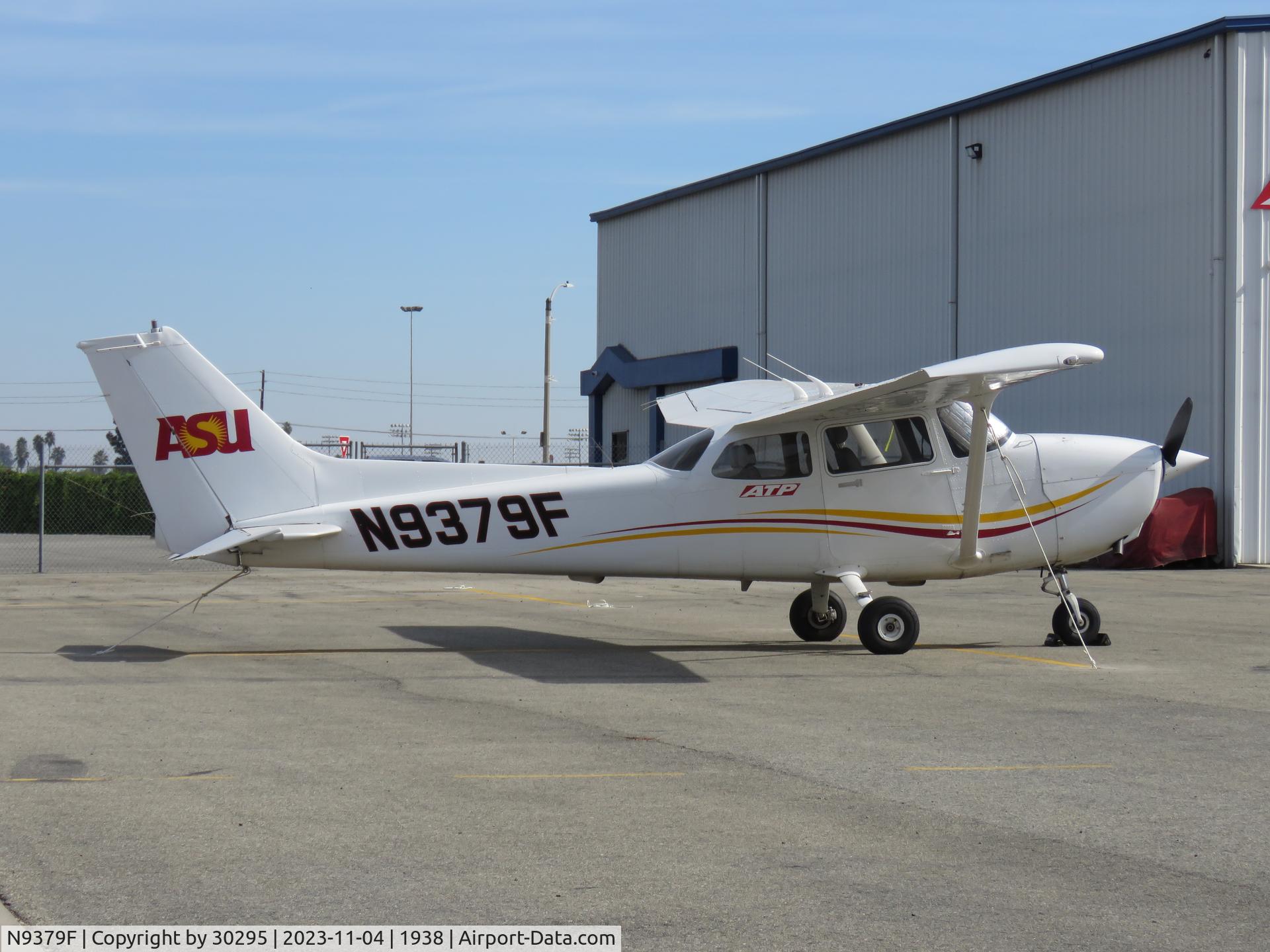 N9379F, 1999 Cessna 172R C/N 17280764, Parked