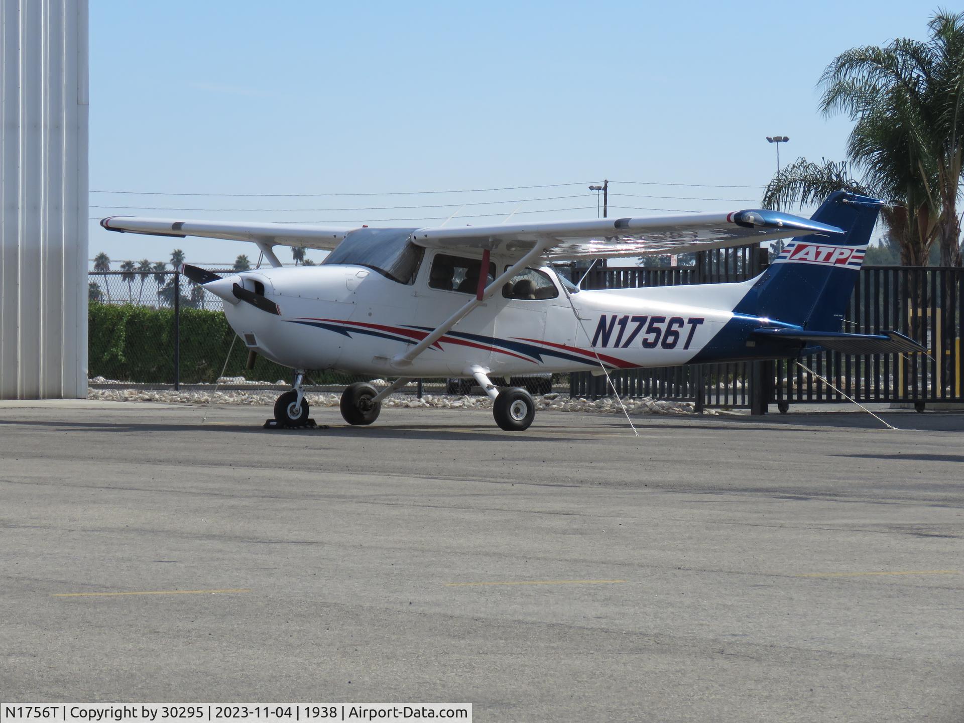 N1756T, 2017 Cessna 172S C/N 172S-12104, Parked