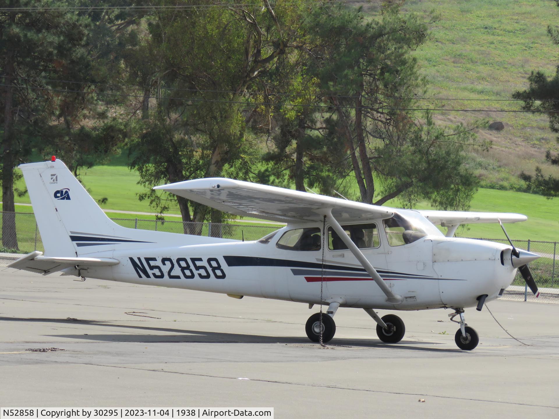 N52858, 2002 Cessna 172S C/N 172S9186, Parked