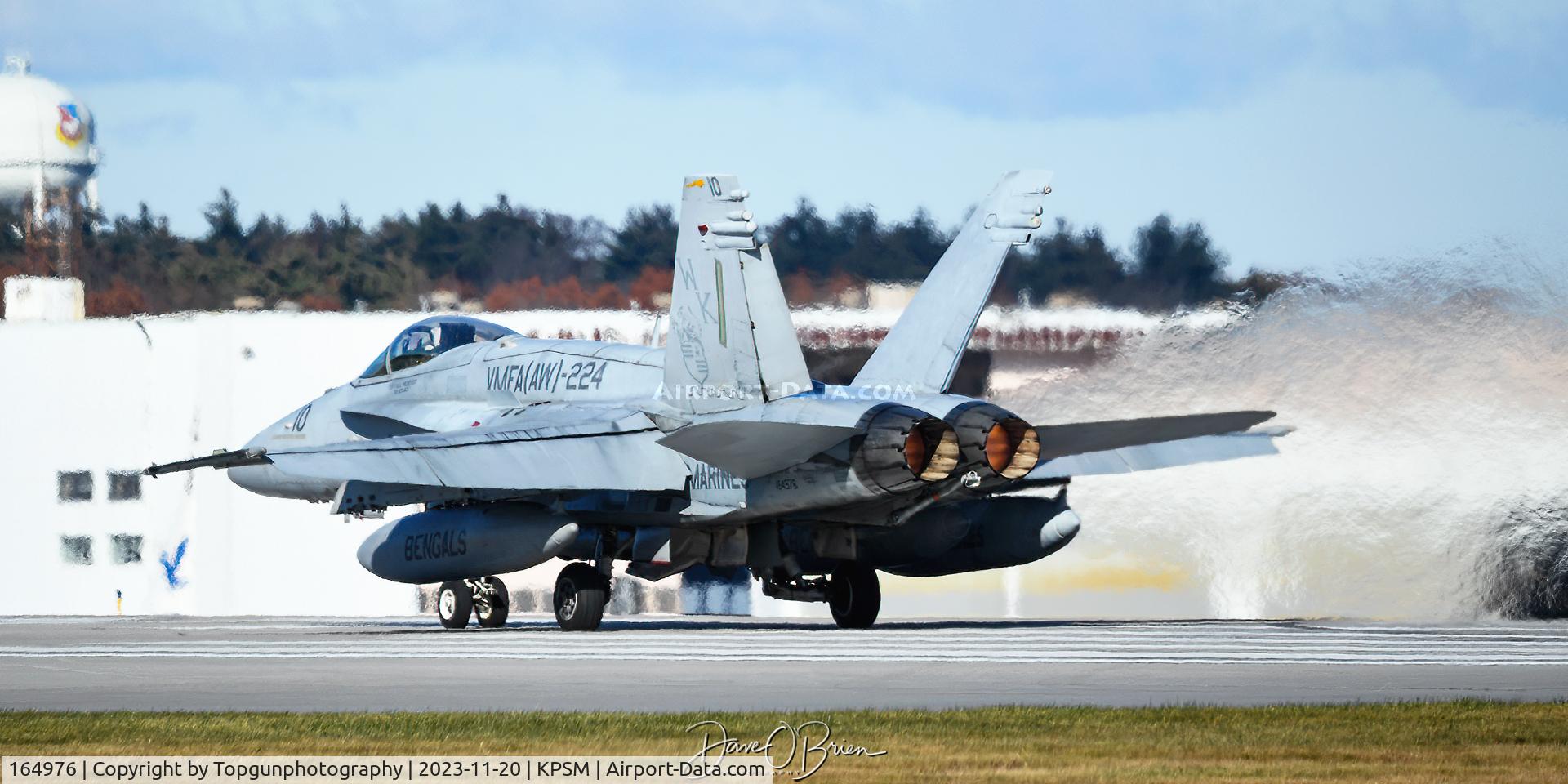 164976, McDonnell Douglas F/A-18C Hornet C/N 1279/C391, BENGAL41 lighting the cans