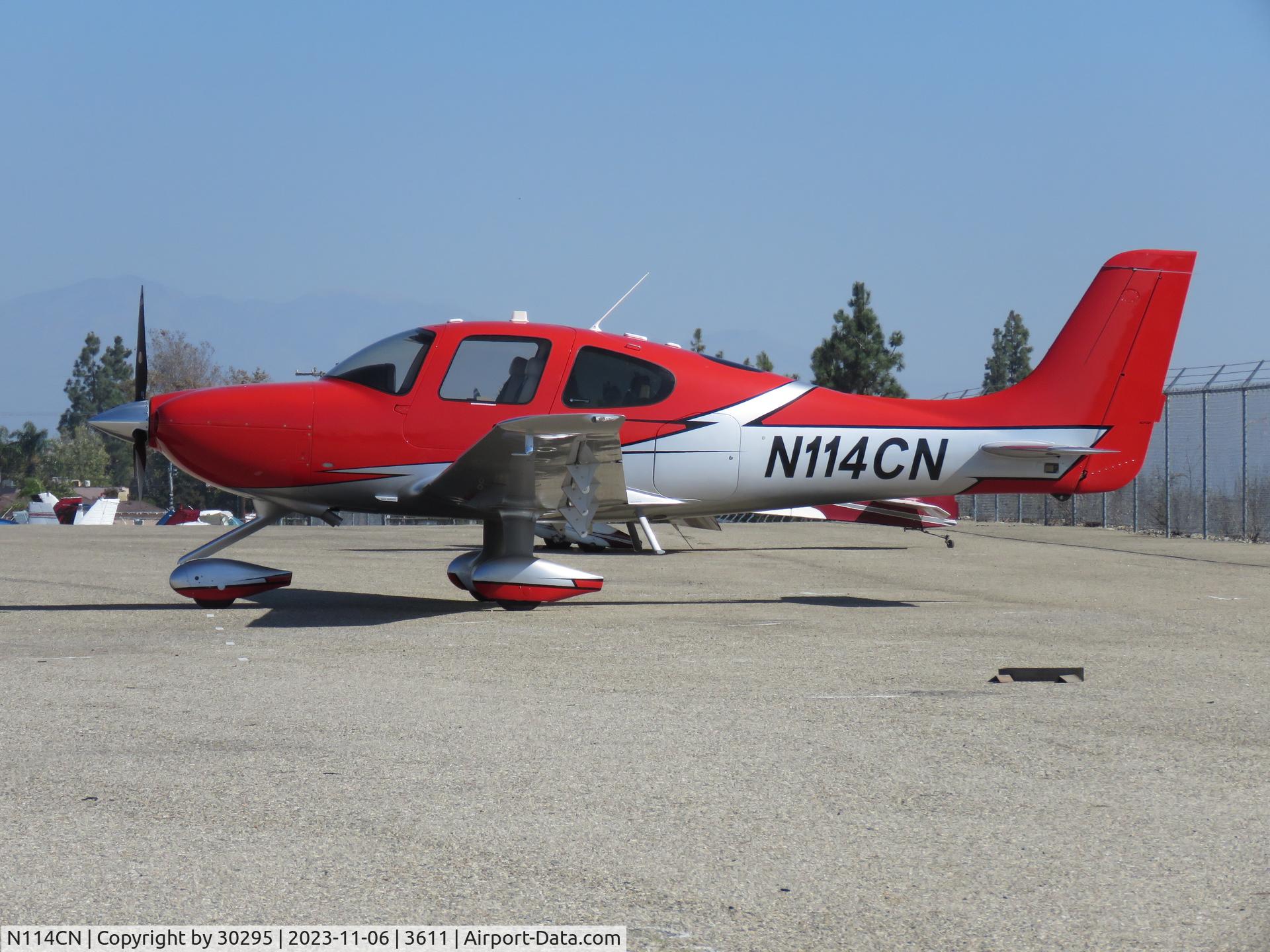 N114CN, 2011 Cirrus SR22 (G3) C/N 3805, Parked