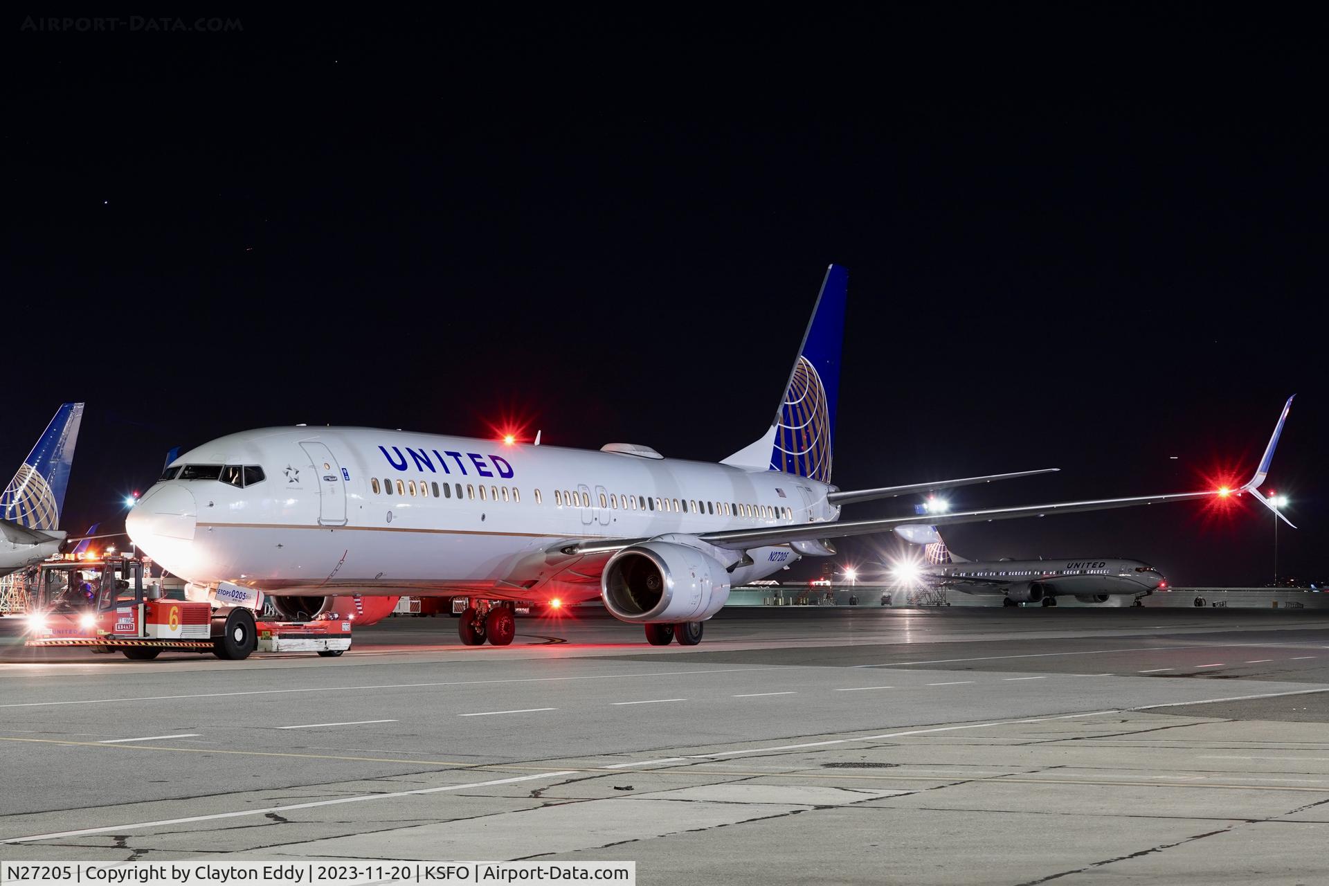 N27205, 2000 Boeing 737-824 C/N 30577, SFO 2023.
