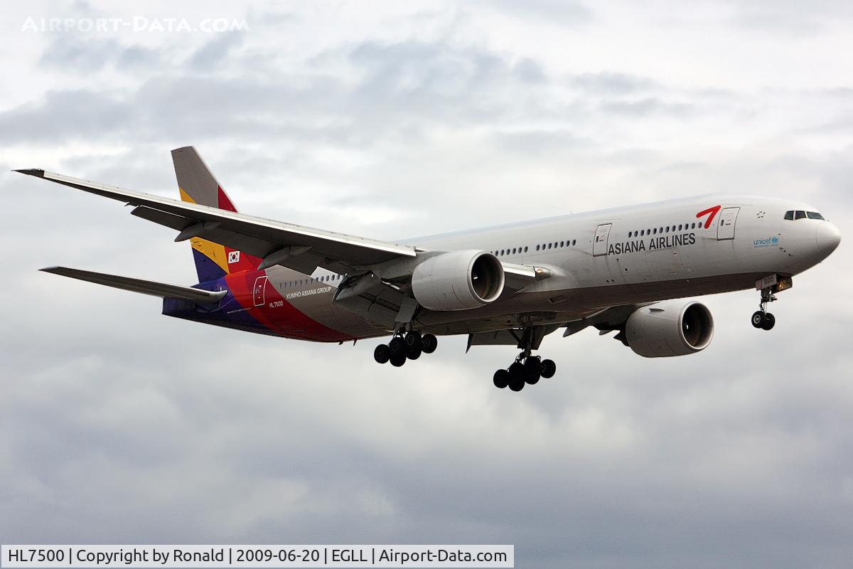 HL7500, 2002 Boeing 777-28E/ER C/N 28685, at lhr