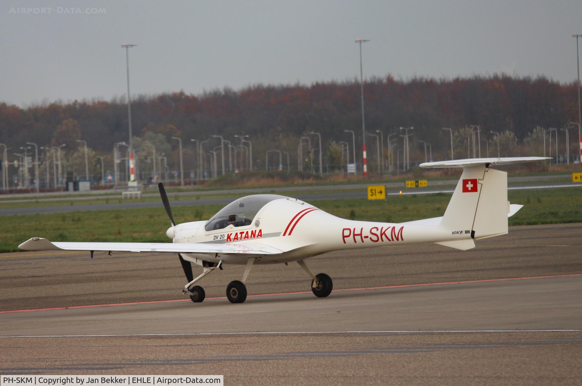 PH-SKM, 1994 HOAC DV-20 Katana C/N 20074, Lewlystad Airport