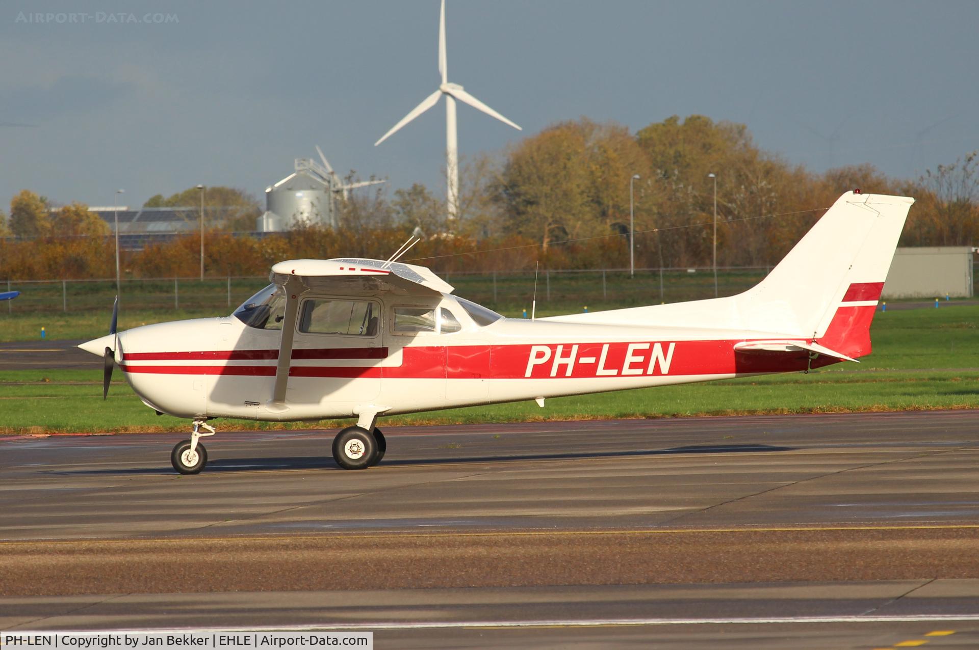 PH-LEN, Reims F172N Skyhawk C/N 1619, Lelystad Airport