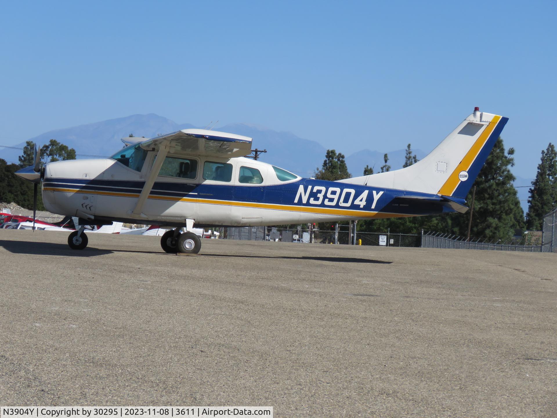 N3904Y, 1964 Cessna 210D Centurion C/N 21058404, Parked