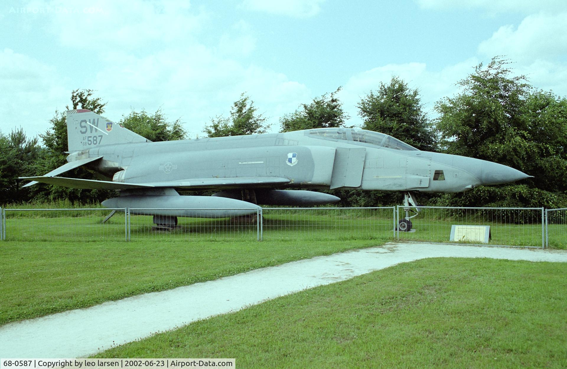 68-0587, 1968 McDonnell Douglas RF-4C Phantom II C/N 3566, Hermeskeil 23.6.2002