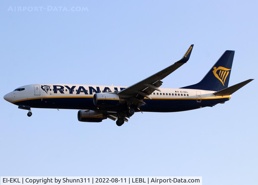 EI-EKL, 2010 Boeing 737-8AS C/N 38498, Landing rwy 24R