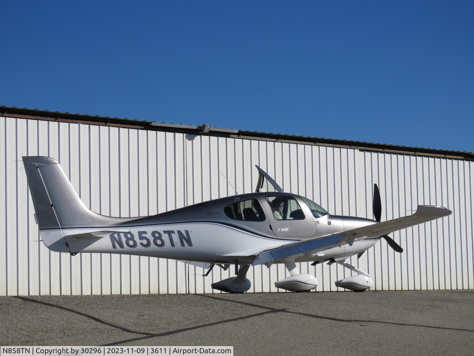 N858TN, 2019 Cirrus SR22T C/N 1858, Loading up
