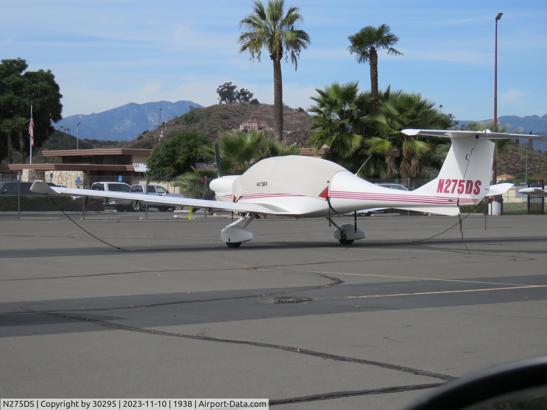 N275DS, 2003 Diamond DA-40 Diamond Star C/N 40.275, Covered & parked