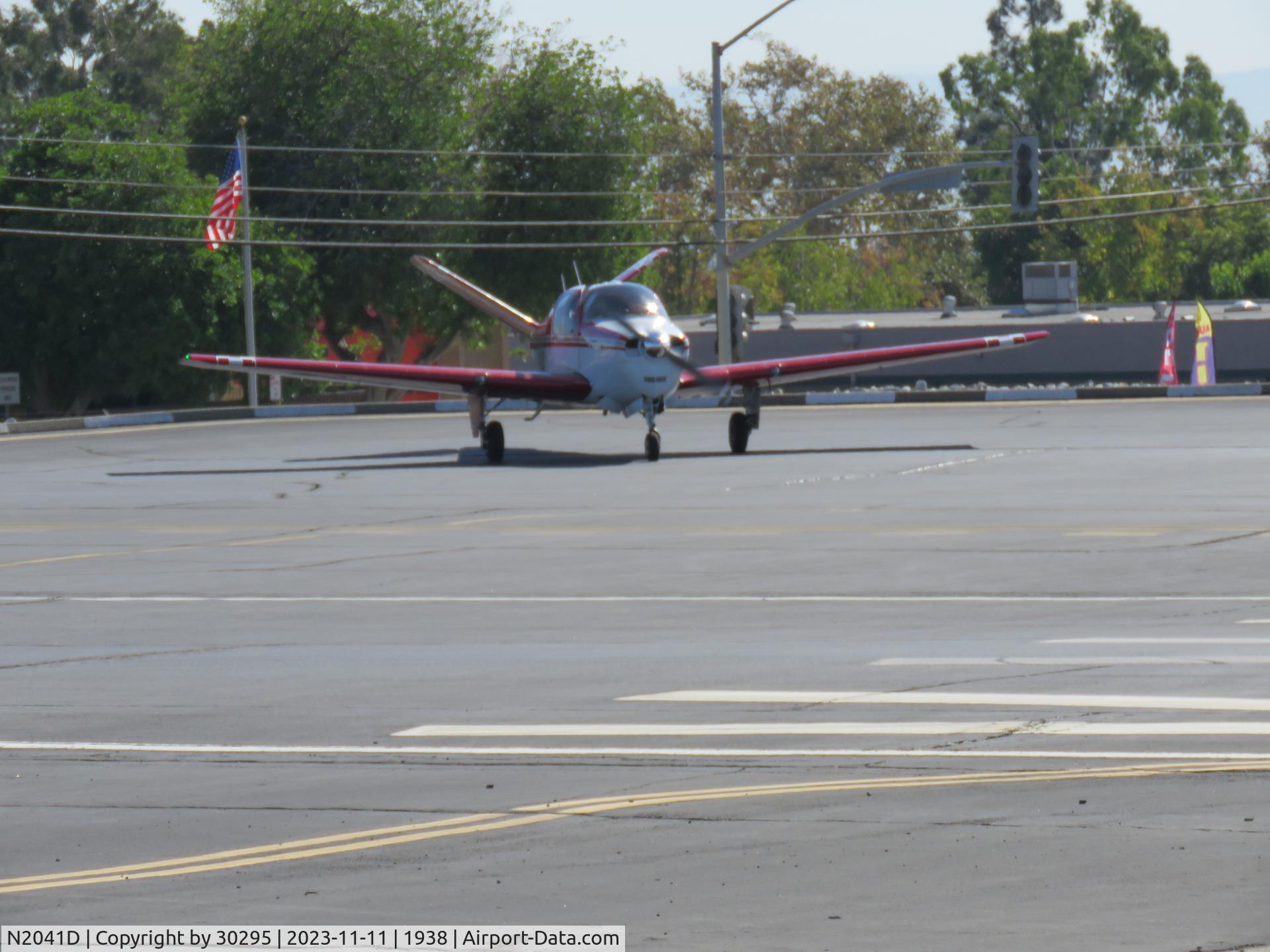 N2041D, 1952 Beech C35 Bonanza Bonanza C/N D-3393, Waiting