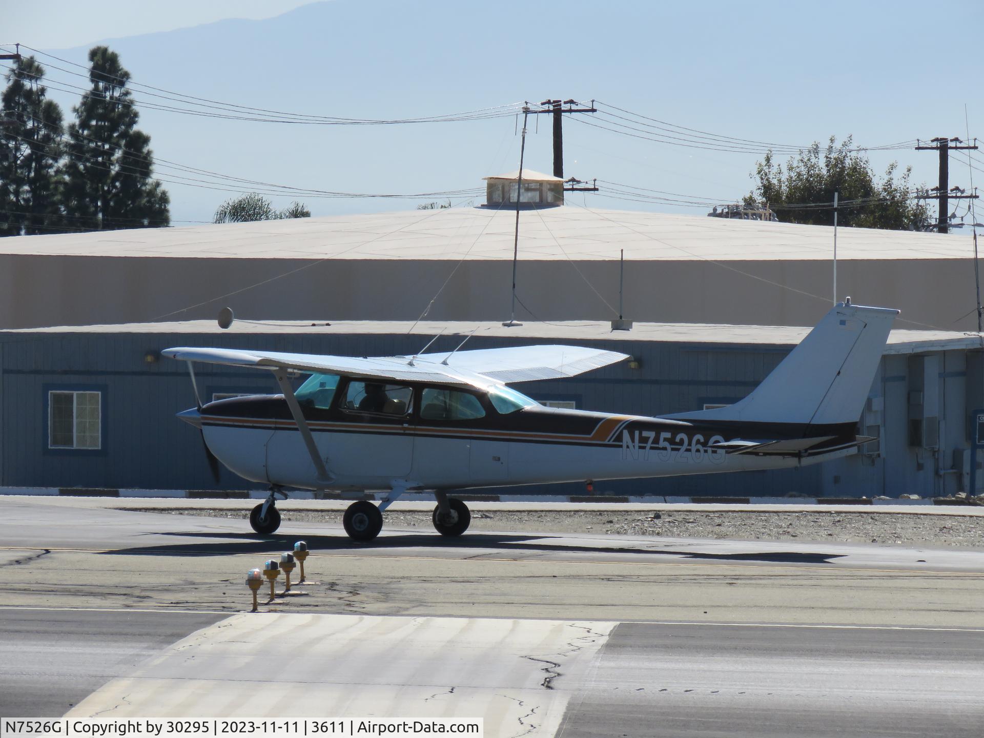 N7526G, 1970 Cessna 172L C/N 17259226, Taxiing