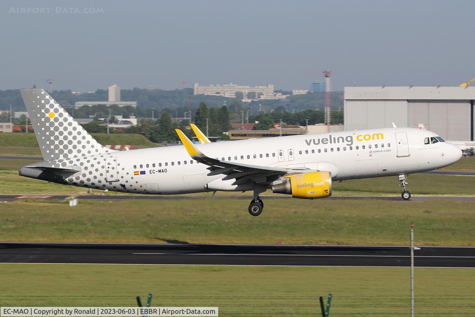 EC-MAO, 2014 Airbus A320-214 C/N 6081, at bru