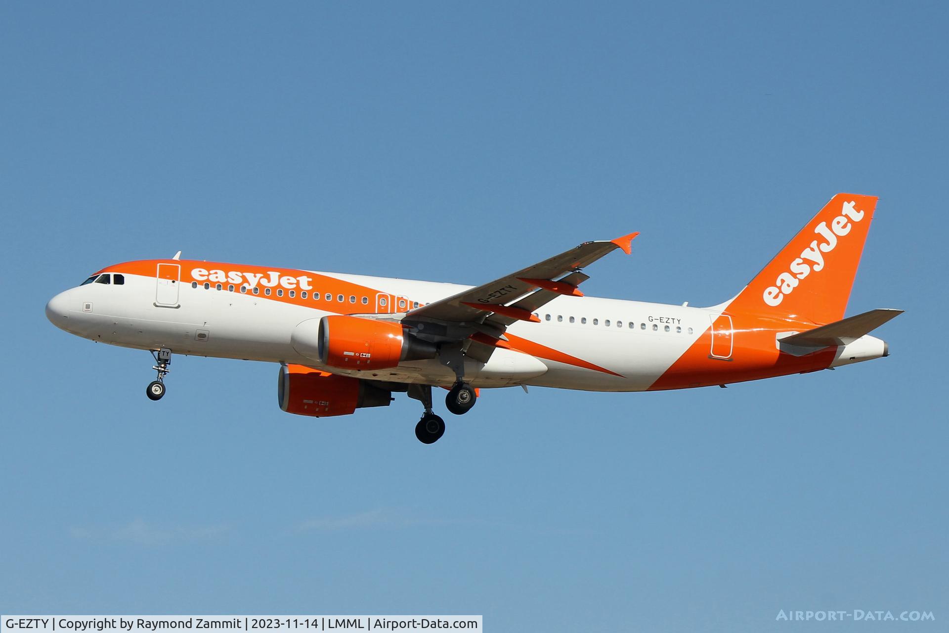 G-EZTY, 2010 Airbus A320-214 C/N 4554, A320 G-EZTY Easyjet