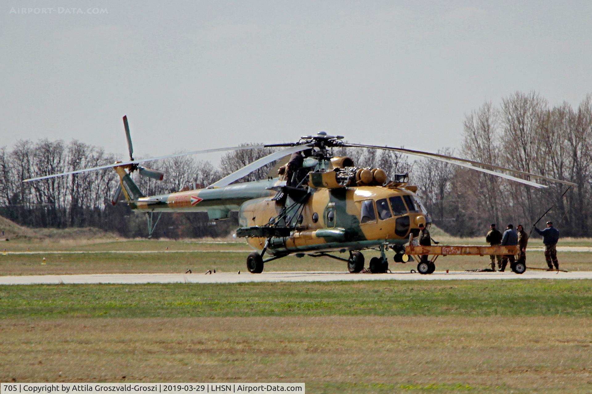 705, 1987 Mil Mi-17N C/N 104M05, LHSN - Szolnok Air Base Hungary