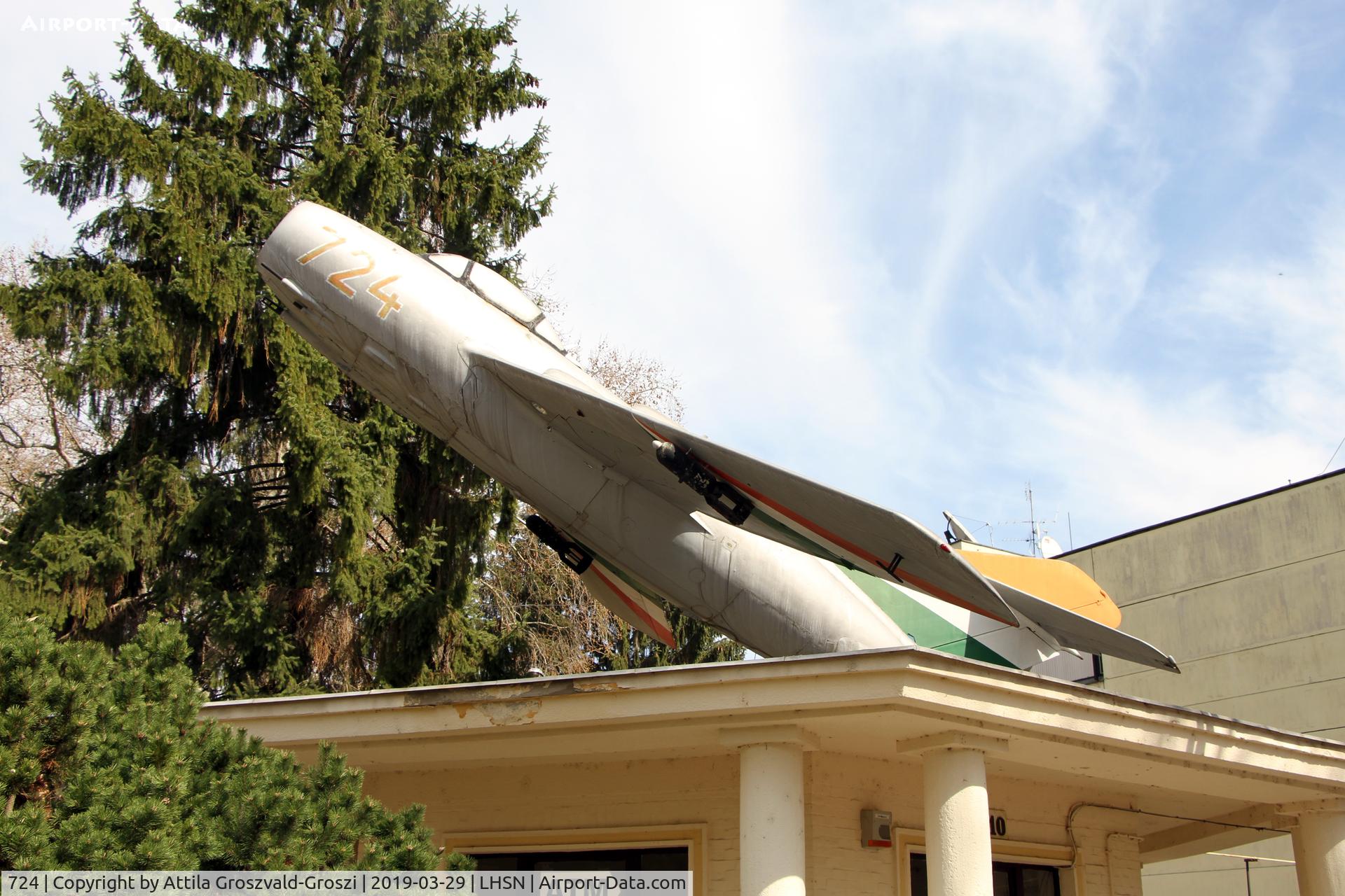 724, 1953 Mikoyan-Gurevich MiG-15 bis C/N 31530724, LHSN - Szolnok Air Base Hungary