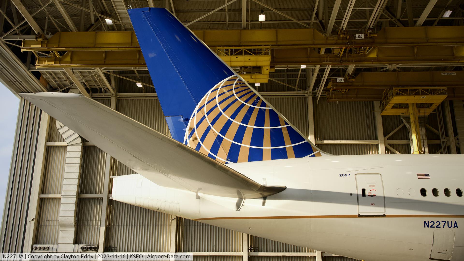 N227UA, 2002 Boeing 777-222 C/N 30555, SFO 2023.