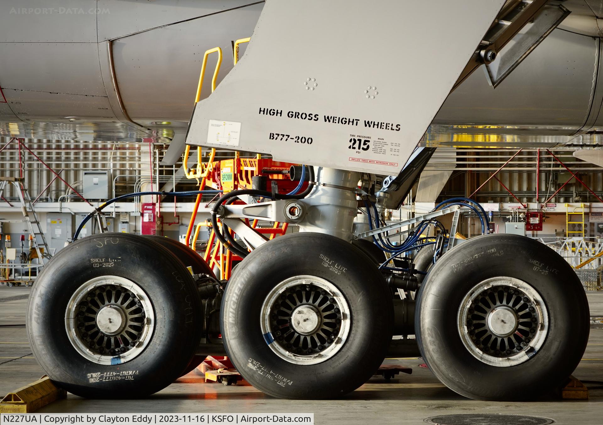 N227UA, 2002 Boeing 777-222 C/N 30555, SFO 2023.