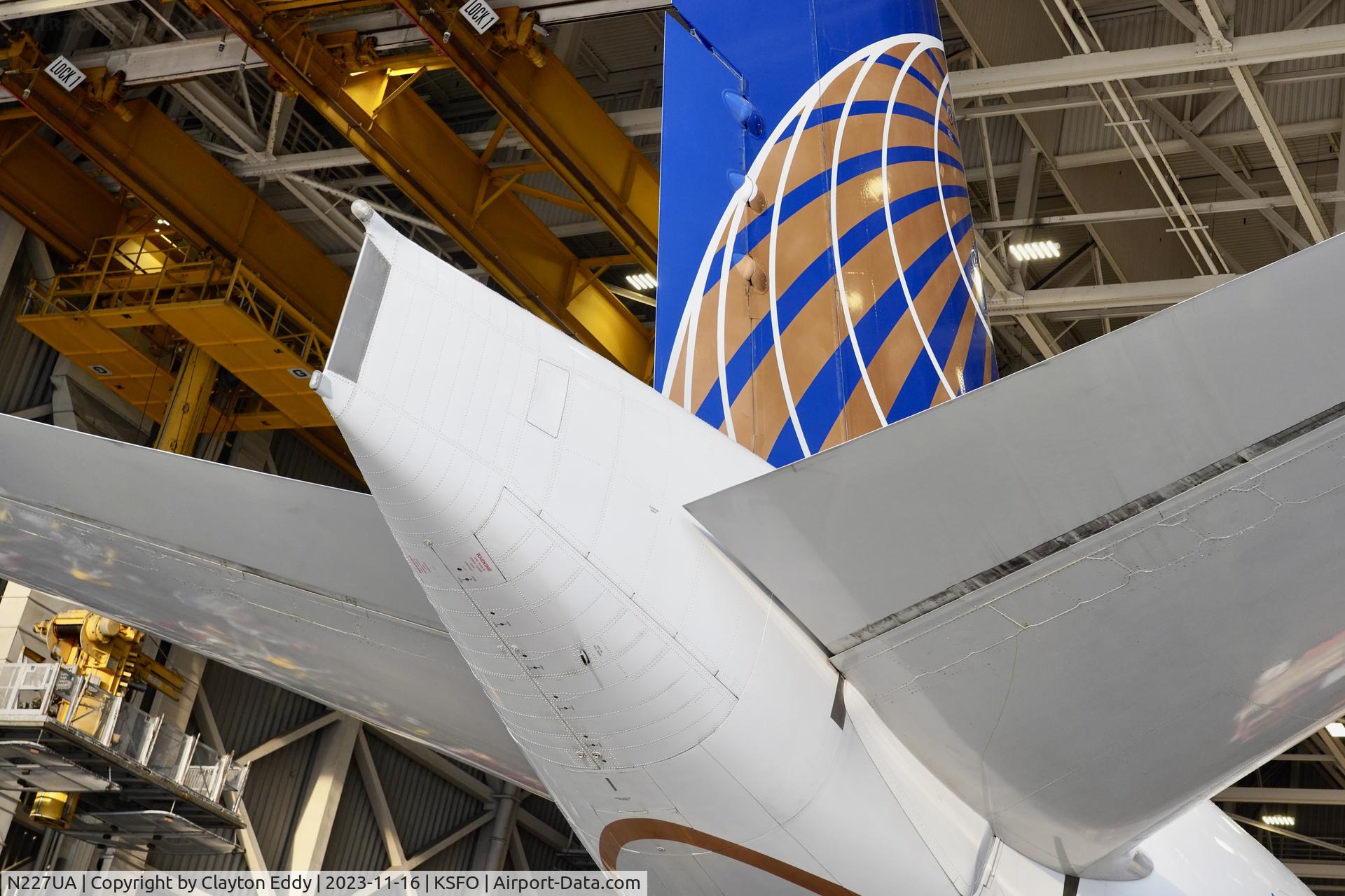N227UA, 2002 Boeing 777-222 C/N 30555, SFO 2023.