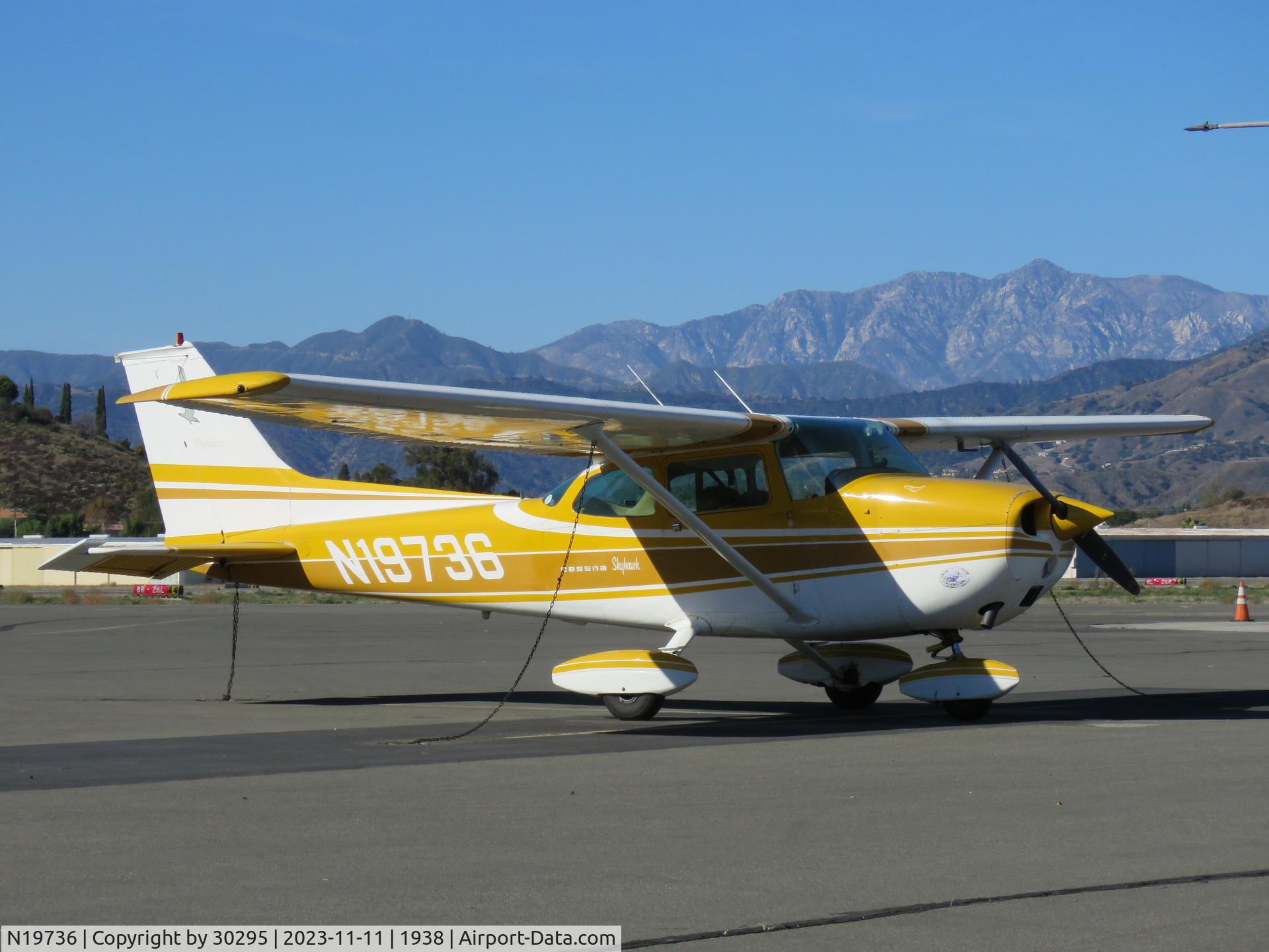 N19736, 1972 Cessna 172L C/N 17260710, Parked