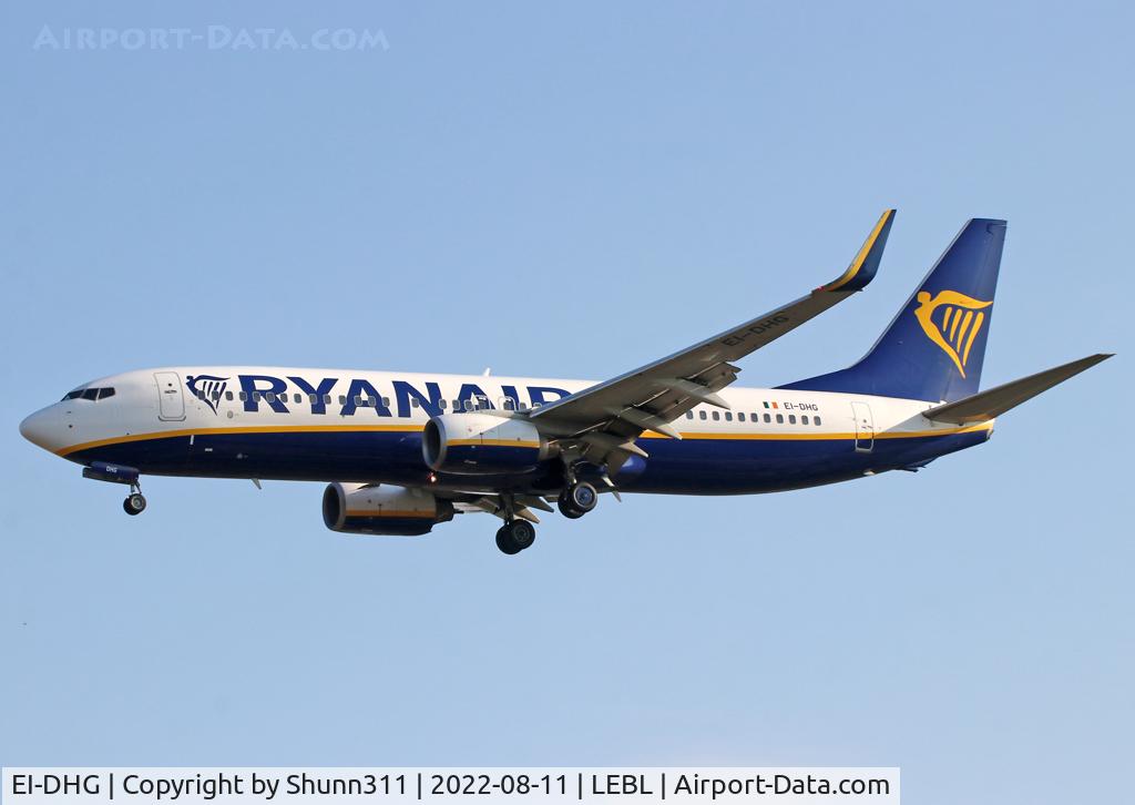 EI-DHG, 2005 Boeing 737-8AS C/N 33576, Landing rwy 24R
