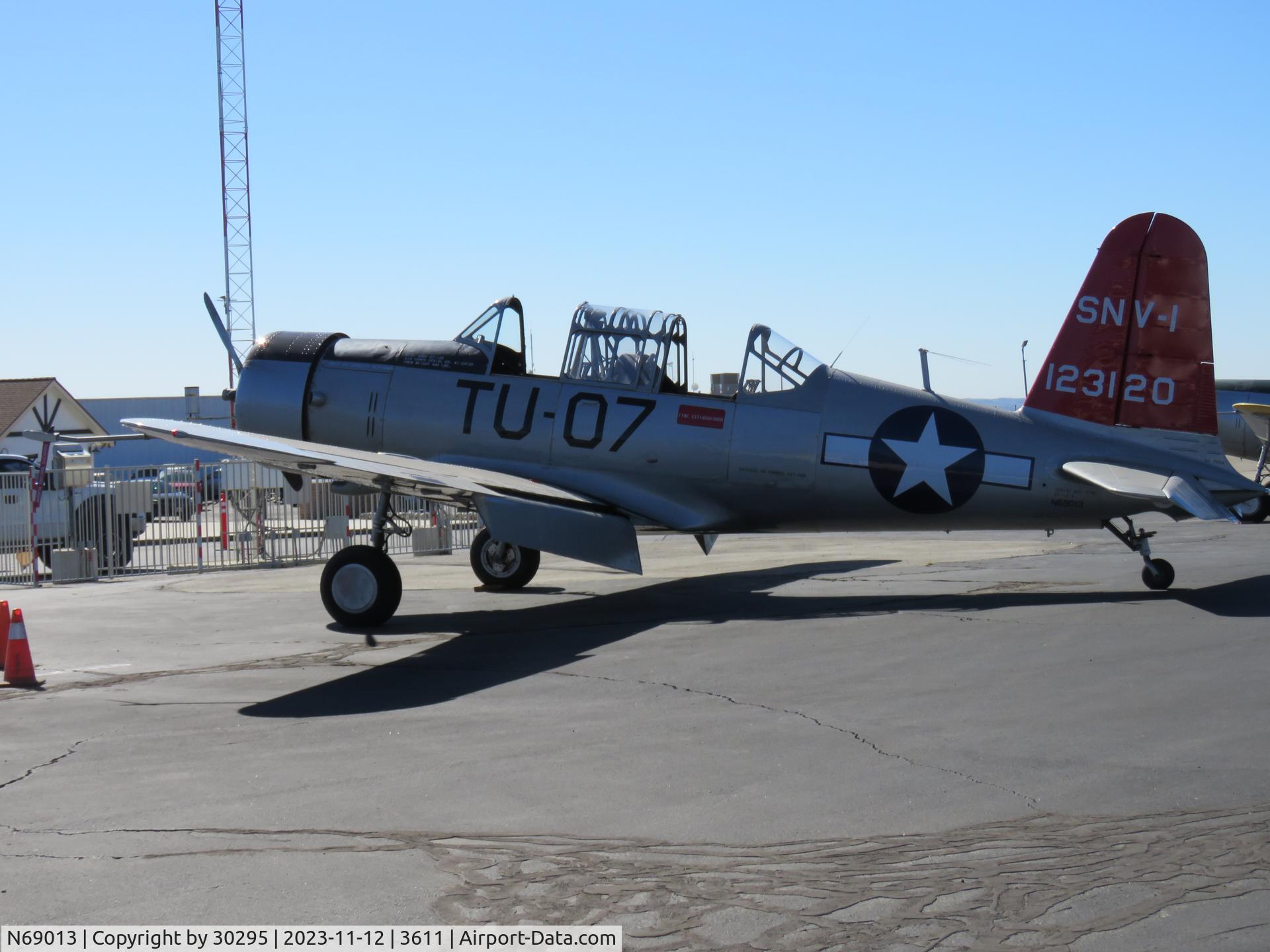 N69013, 1941 Vultee BT-13A (V-54) C/N 74-7767, Parked