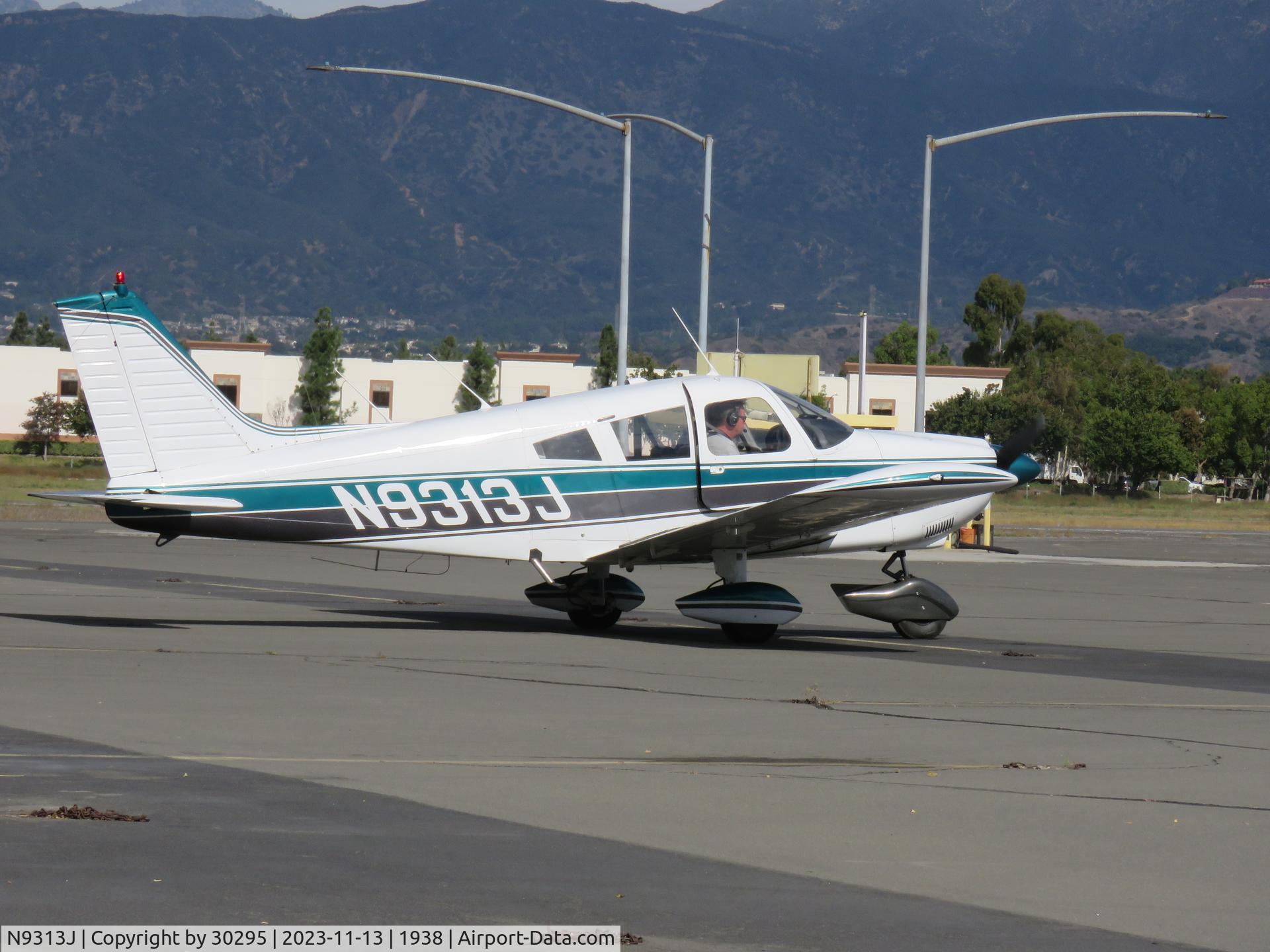 N9313J, 1966 Piper PA-28-180 C/N 28-3406, Taxiing