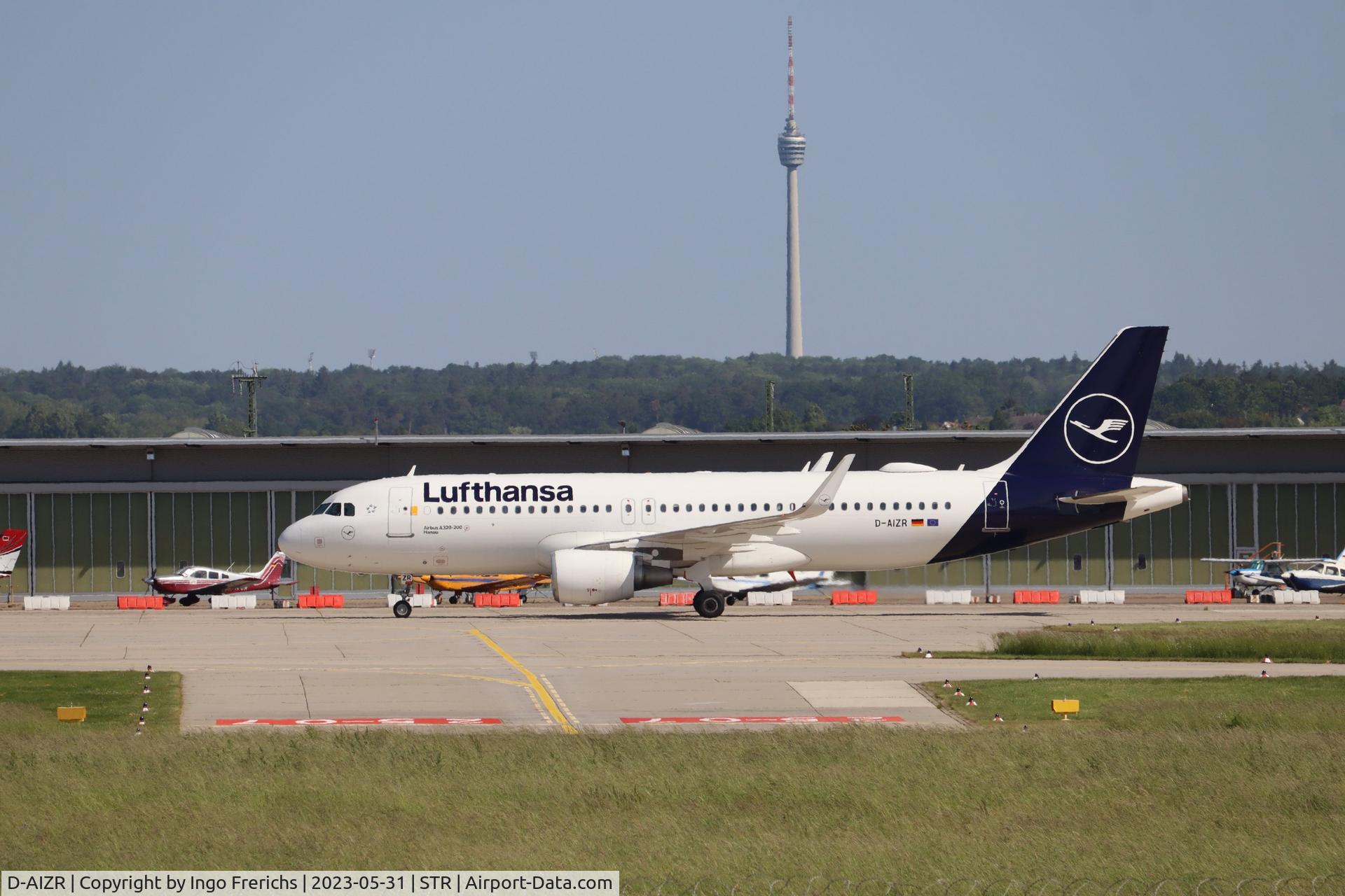 D-AIZR, 2013 Airbus A320-214 C/N 5525, D-AIZR at Stuttgart Airport