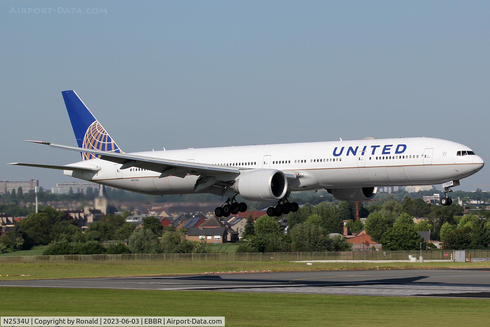 N2534U, 2017 Boeing 777-300/ER C/N 62645, at bru