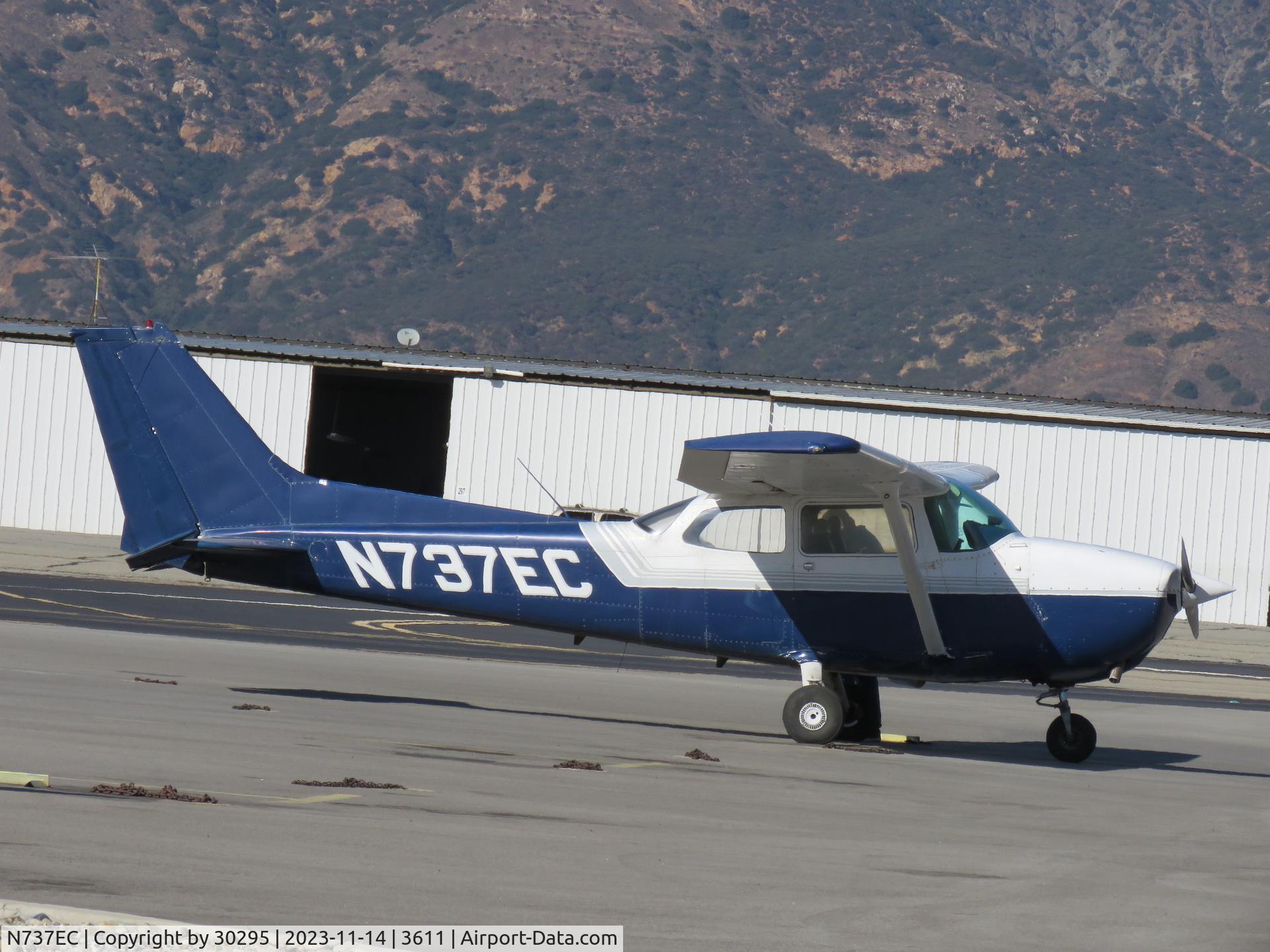 N737EC, 1977 Cessna 172N C/N 17269353, Parked