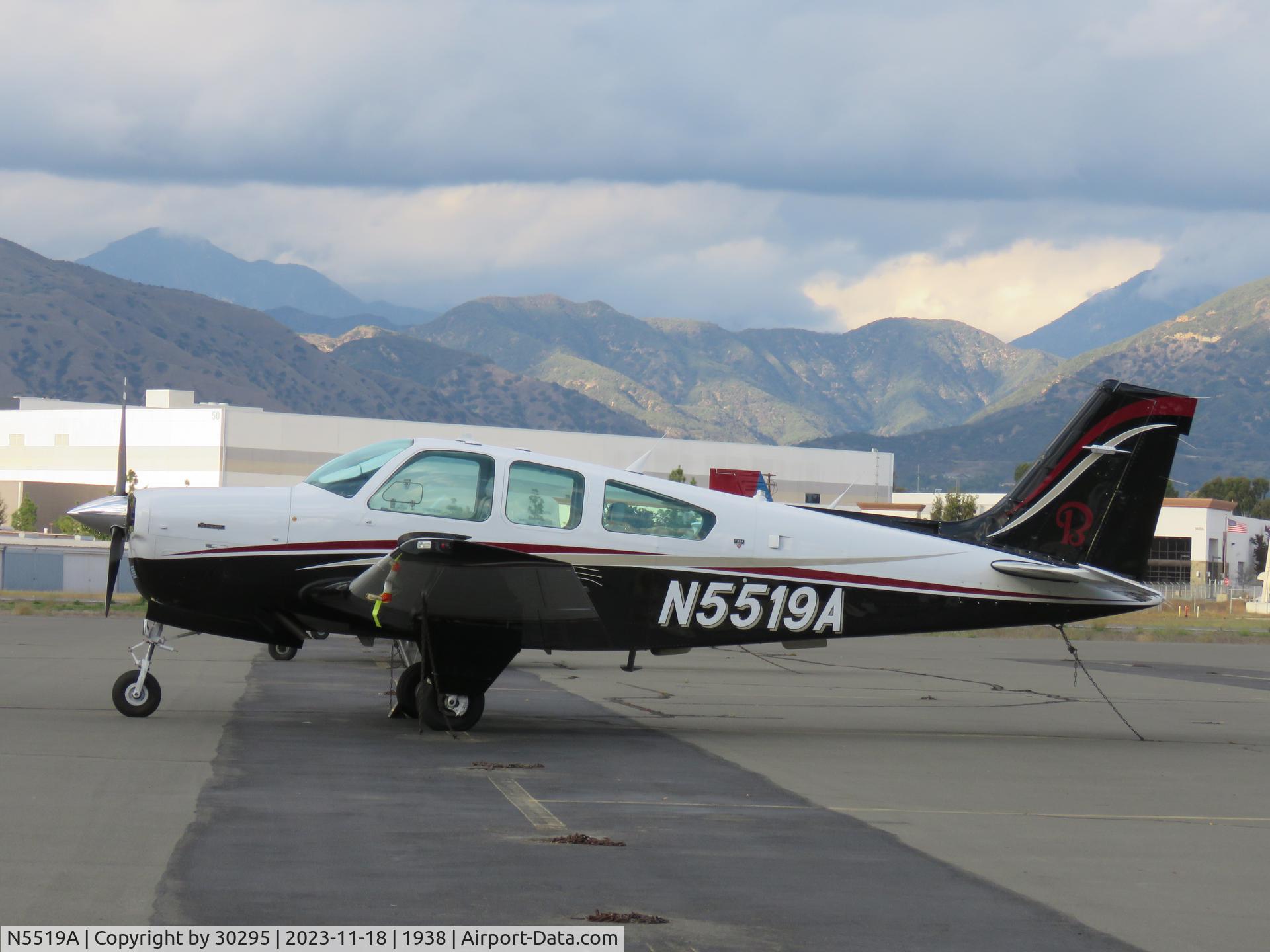 N5519A, 1989 Beech F33A Bonanza C/N CE-1337, Parked