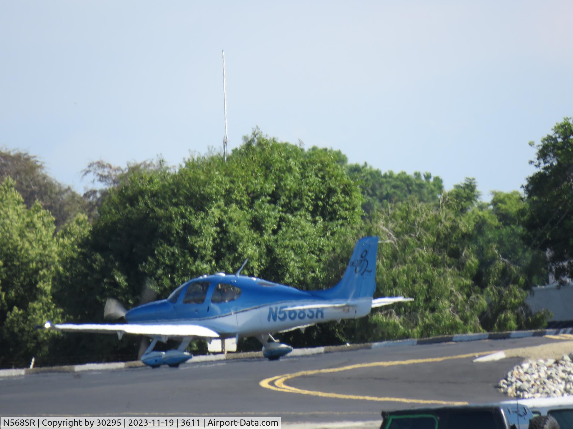 N568SR, 2004 Cirrus SR22 C/N 1083, Waiting