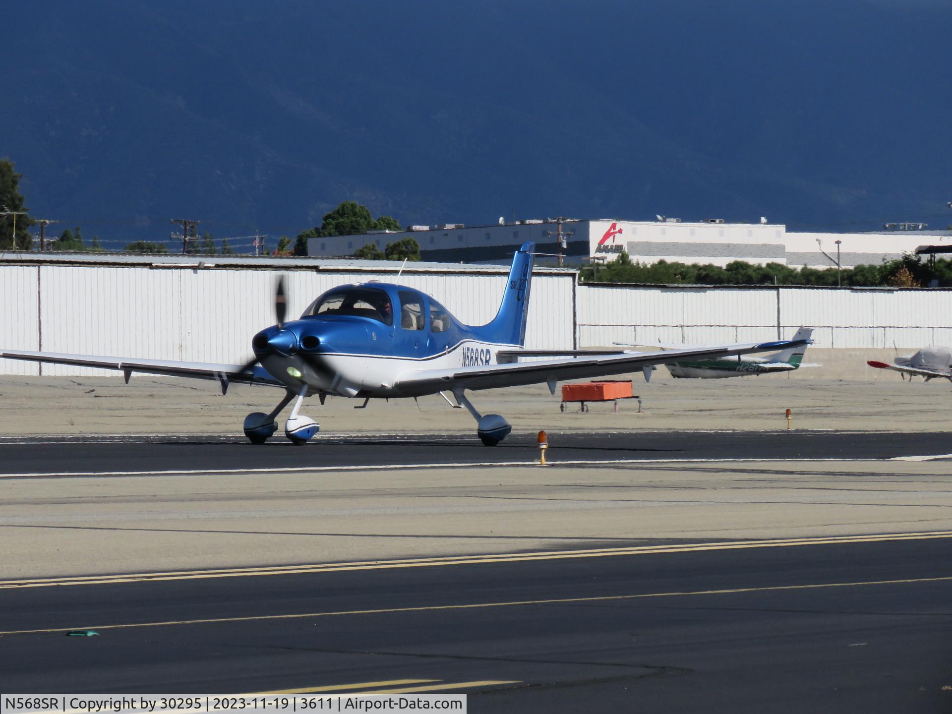 N568SR, 2004 Cirrus SR22 C/N 1083, Taking off