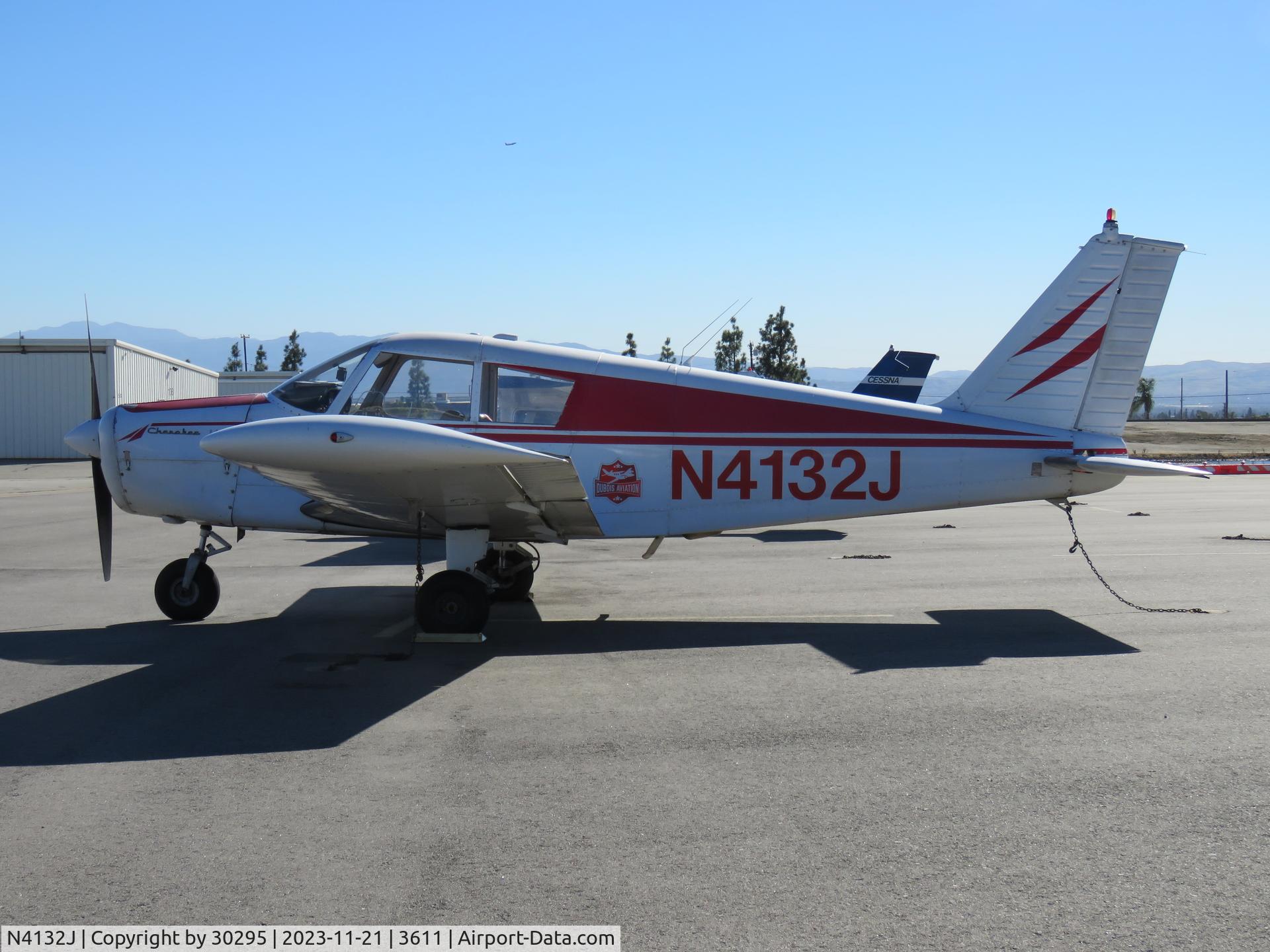 N4132J, 2001 Piper PA-28-140 C/N 28-22454, Parked