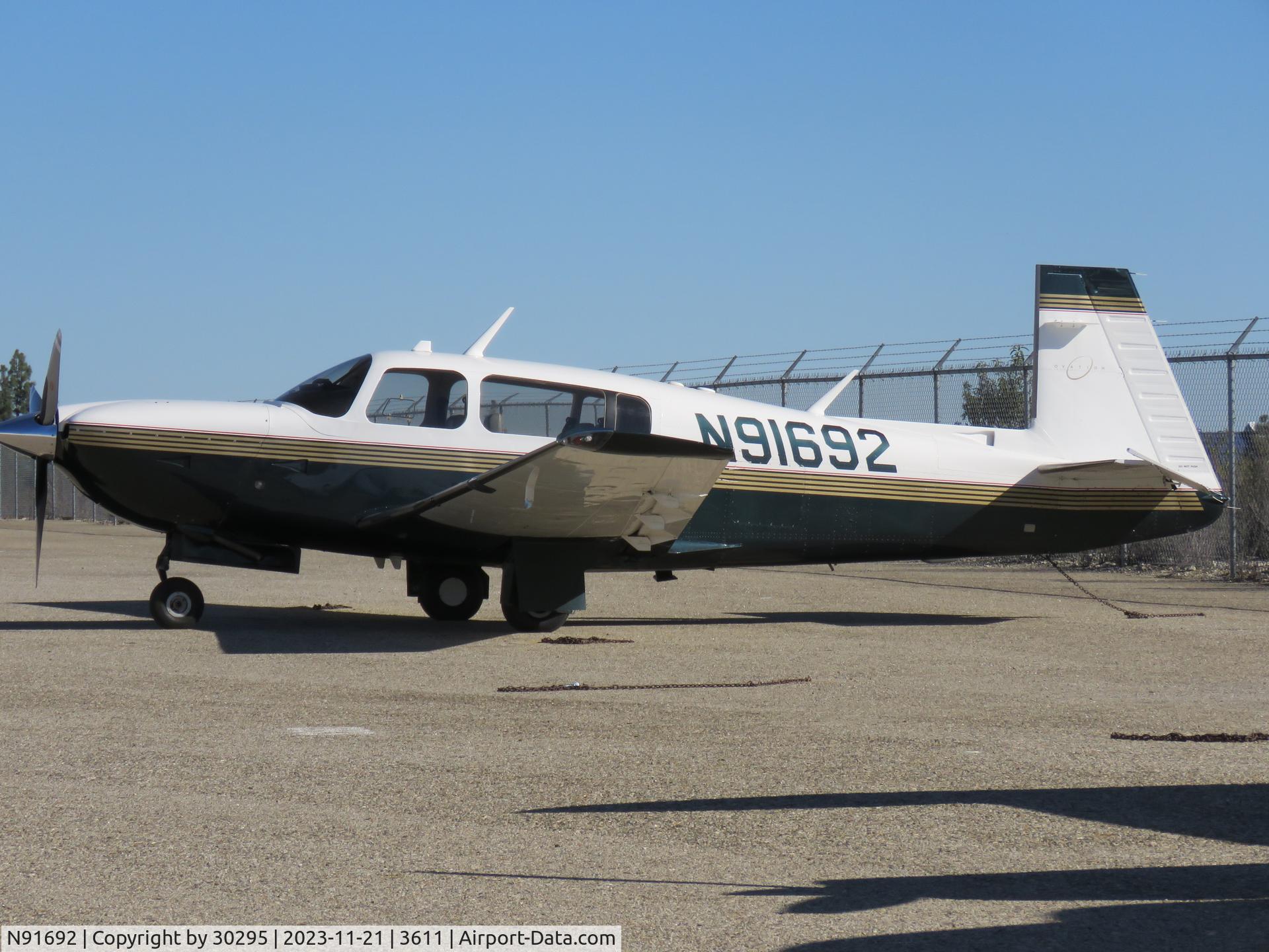 N91692, 1997 Mooney M20R Ovation C/N 29-0131, Parked